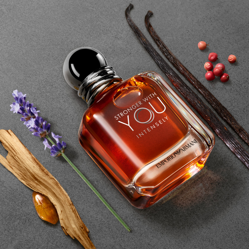 Collection Automne Hiver EMPORIO ARMANI STRONGER WITH YOU INTENSELY EAU DE PARFUM ARMANI PRINTEMPS BEAUTY Place des Tendances Europe