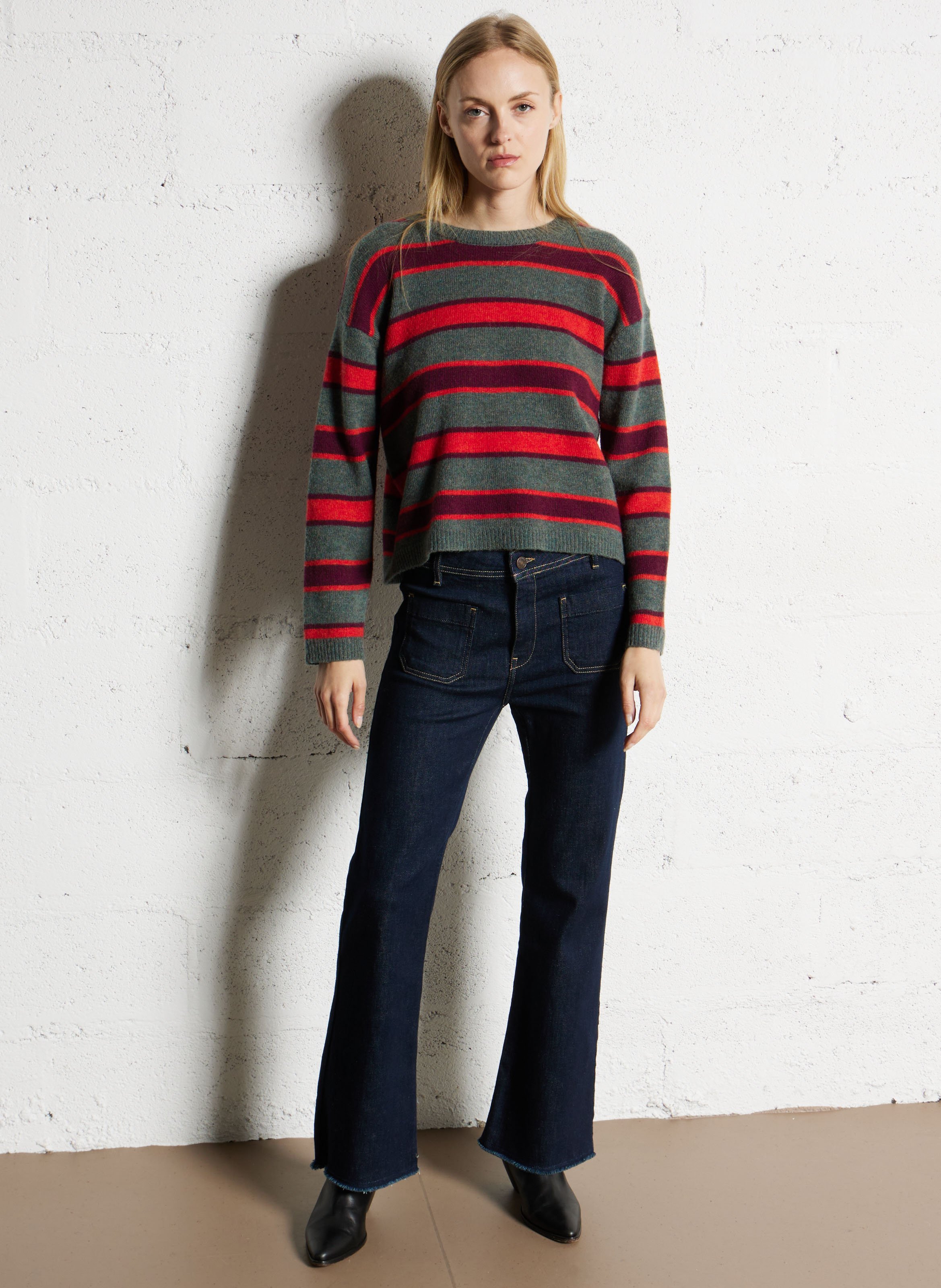 - Rechte jeans
- 5 zakken
- Recht model
- Verwassen effect ACQUAVERDE Blauw