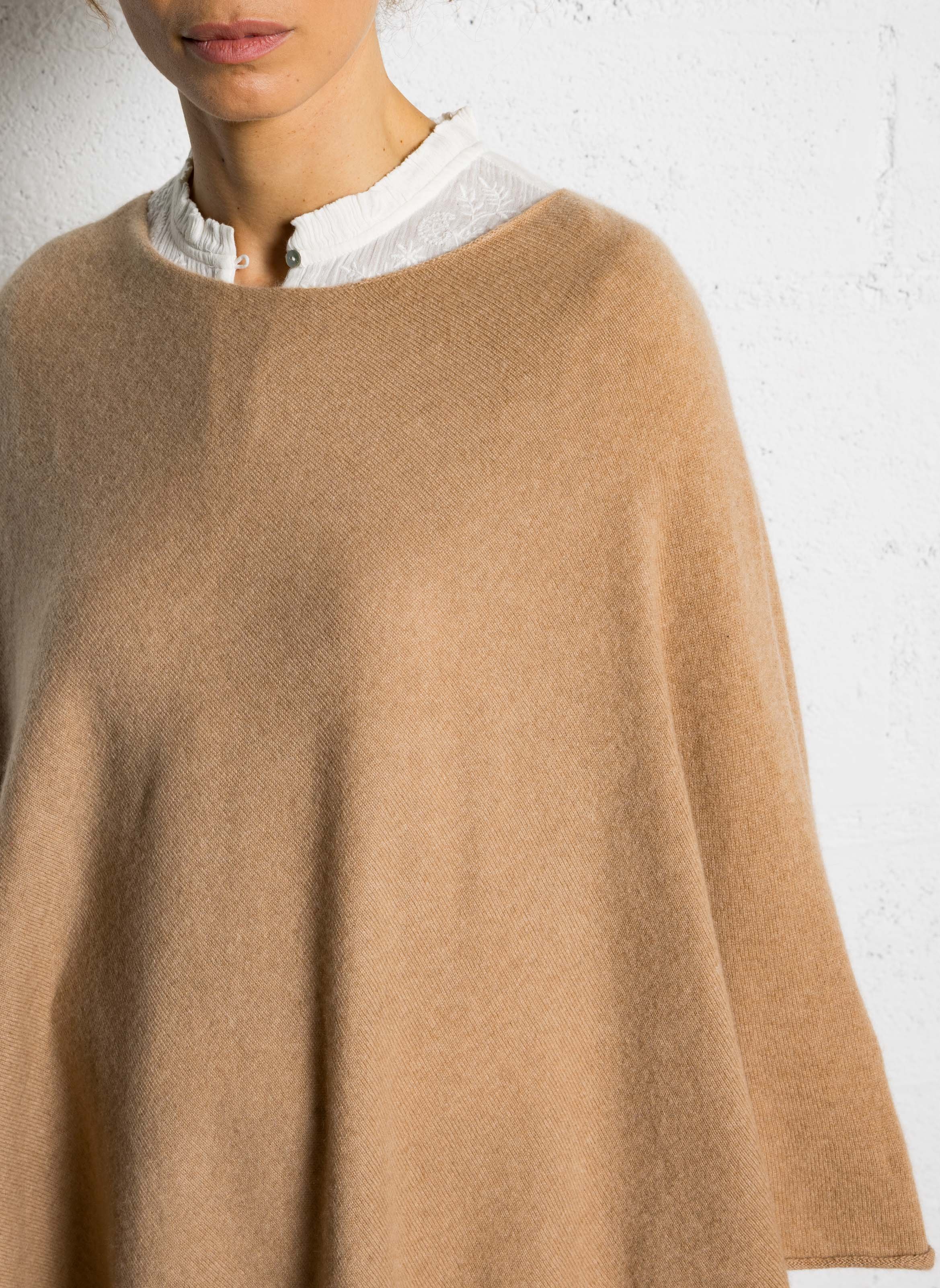 Poncho col bateau en cachemire SUD EXPRESS Beige