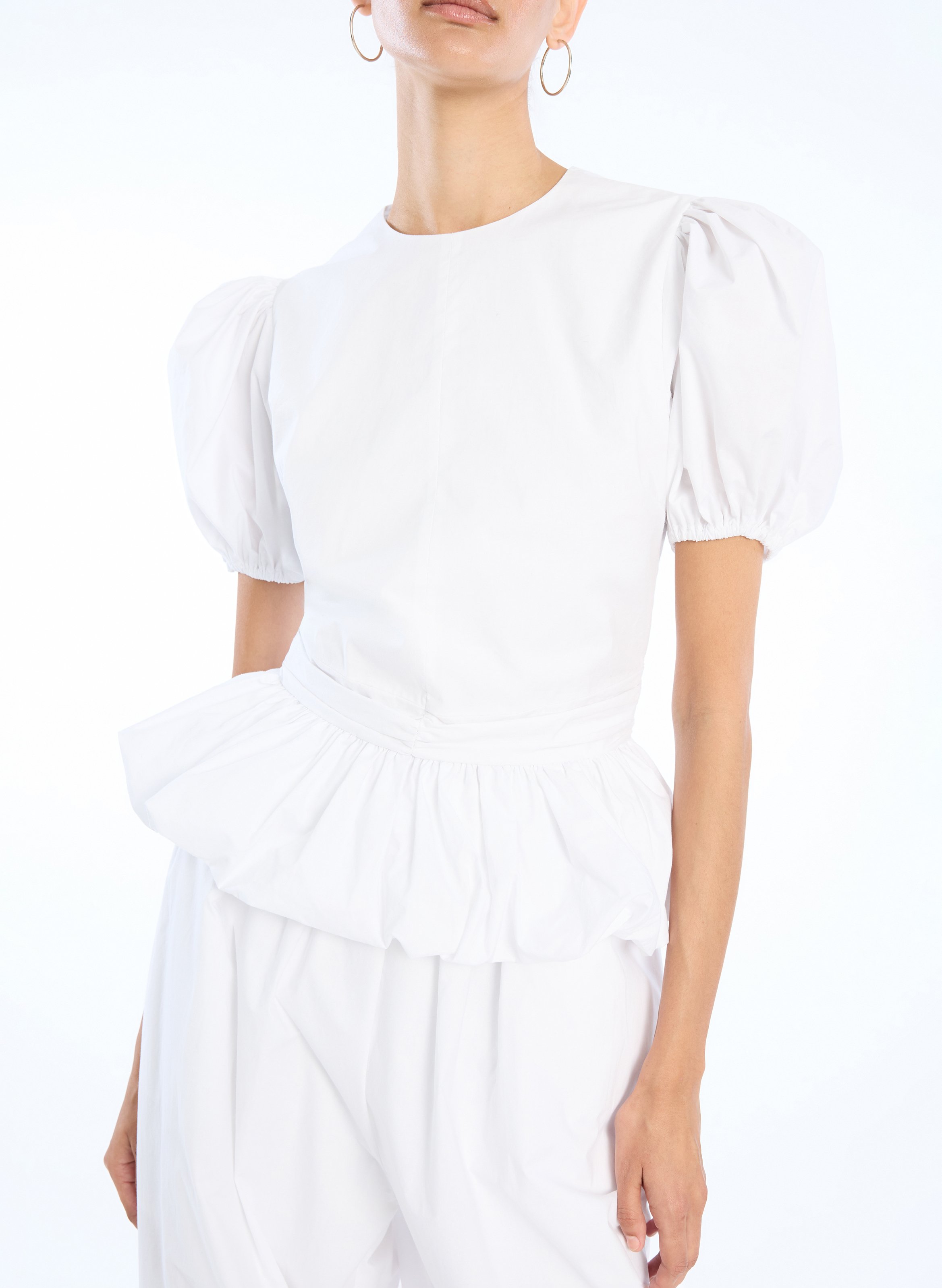 Short puff sleeves straight top ROTATE White