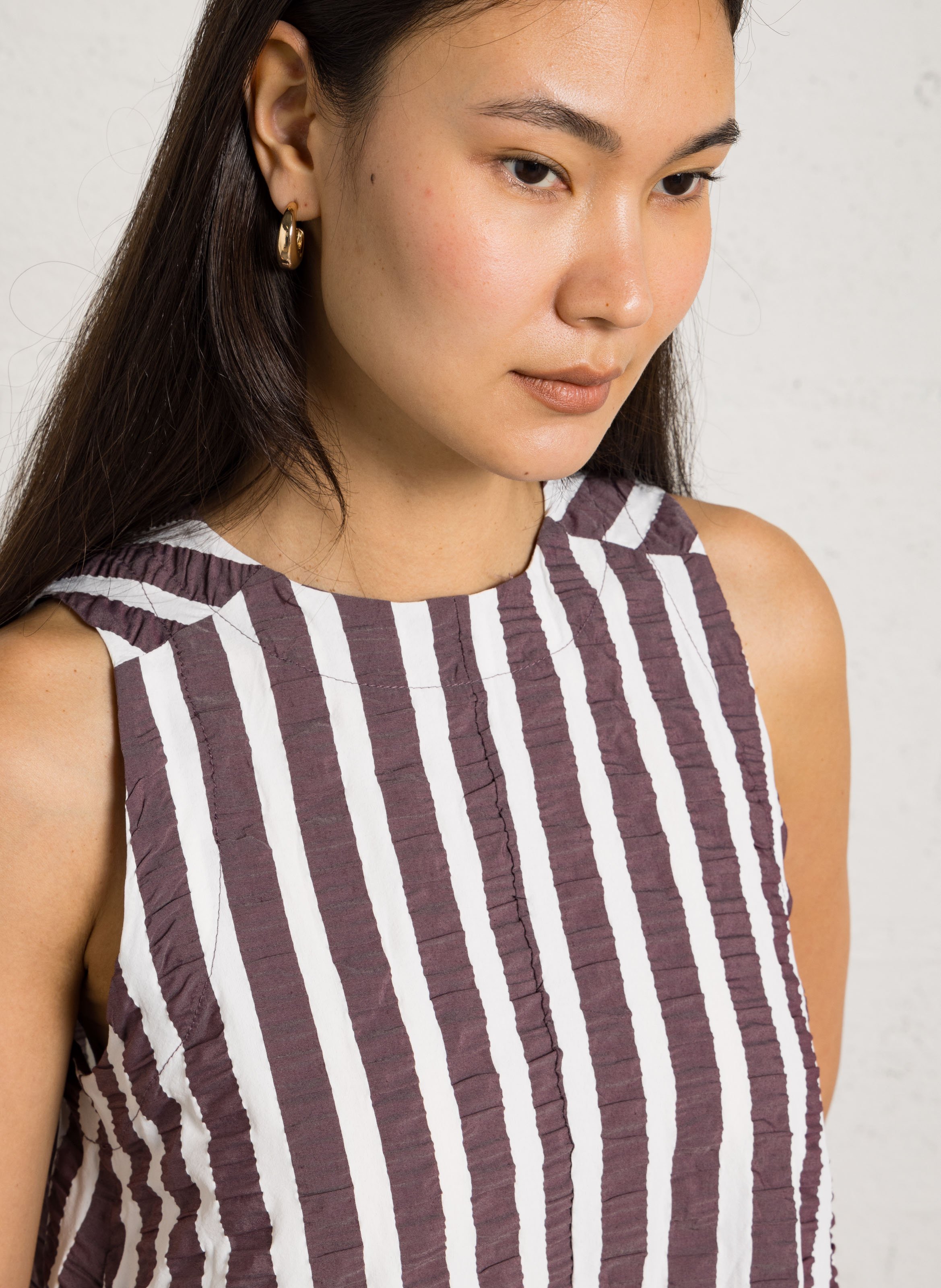 Gestreiftes Kurzkleid mit Rundhalsausschnitt DR BLOOM Violett