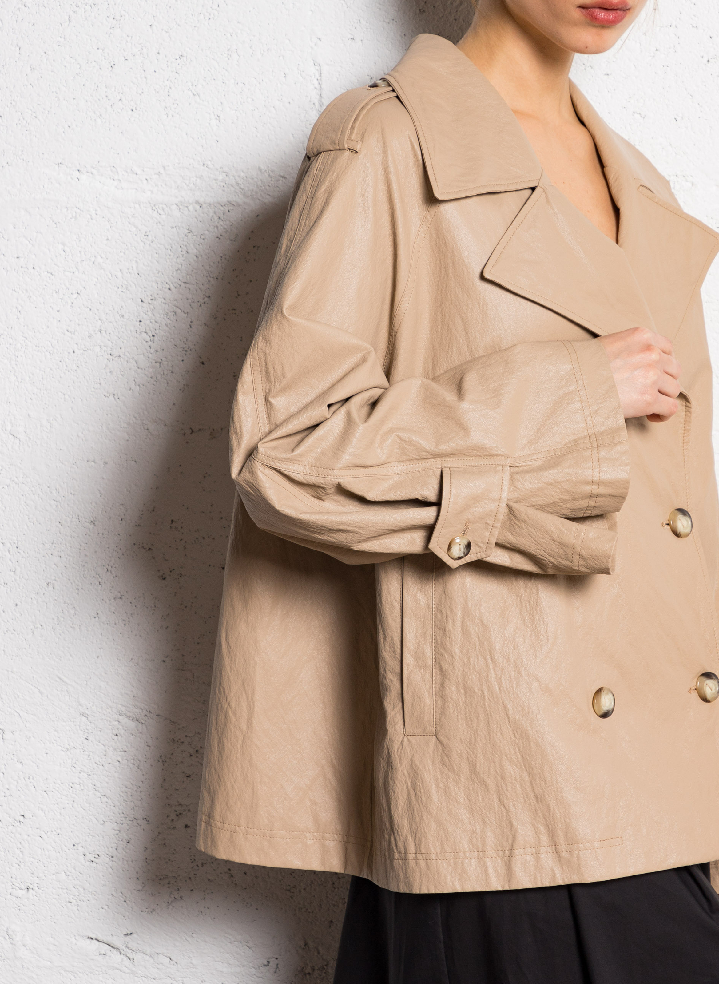 Short faux leather coat ATTIC AND BARN Beige