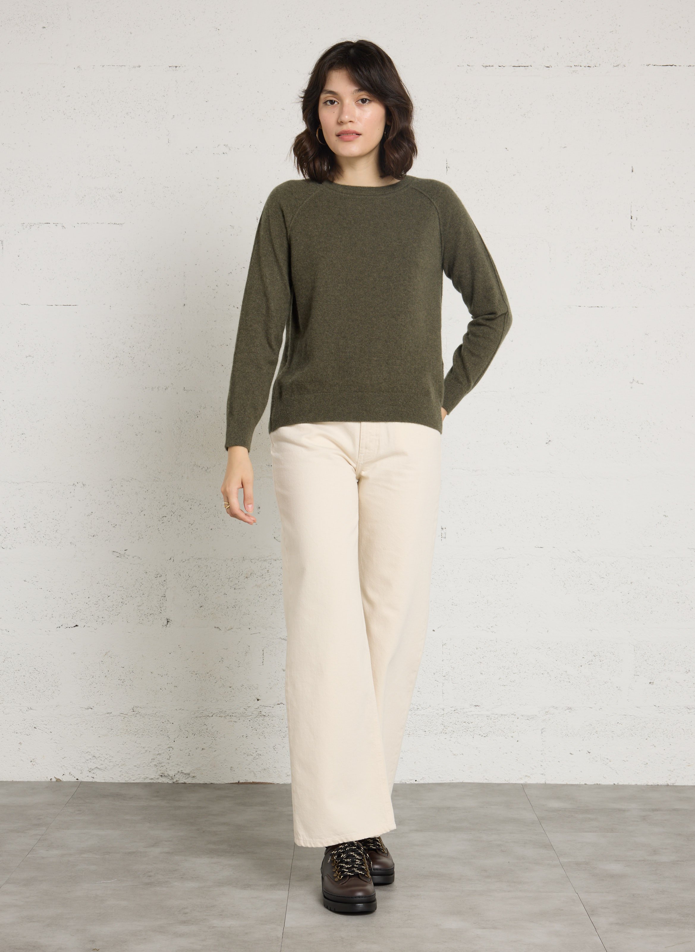 Gerader Kaschmirpullover mit Rundhalsausschnitt MAISON 123 Khaki