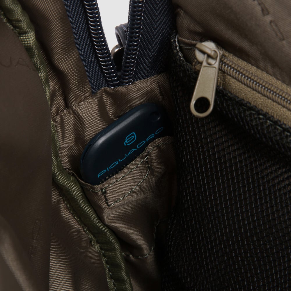 Computer and iPad® carrying briefcase with 2 handles, customizable tag, and connector pocket PIQUADRO Black