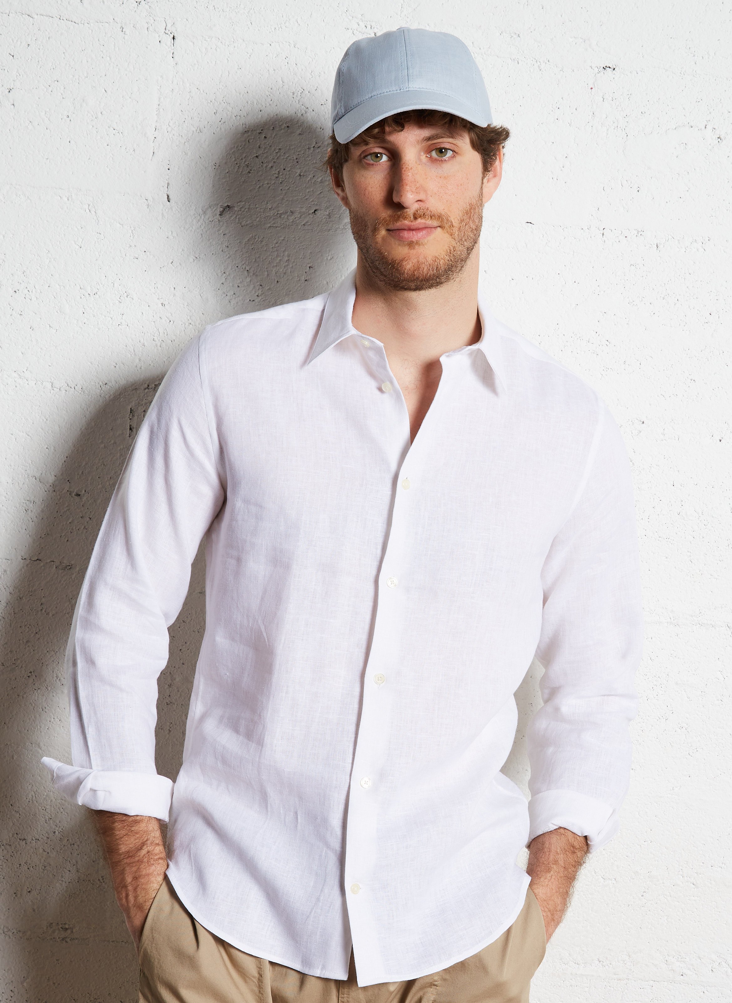 Gerade geschnittene Leinenbluse mit V-Dekolleté und Taschen AU PRINTEMPS PARIS