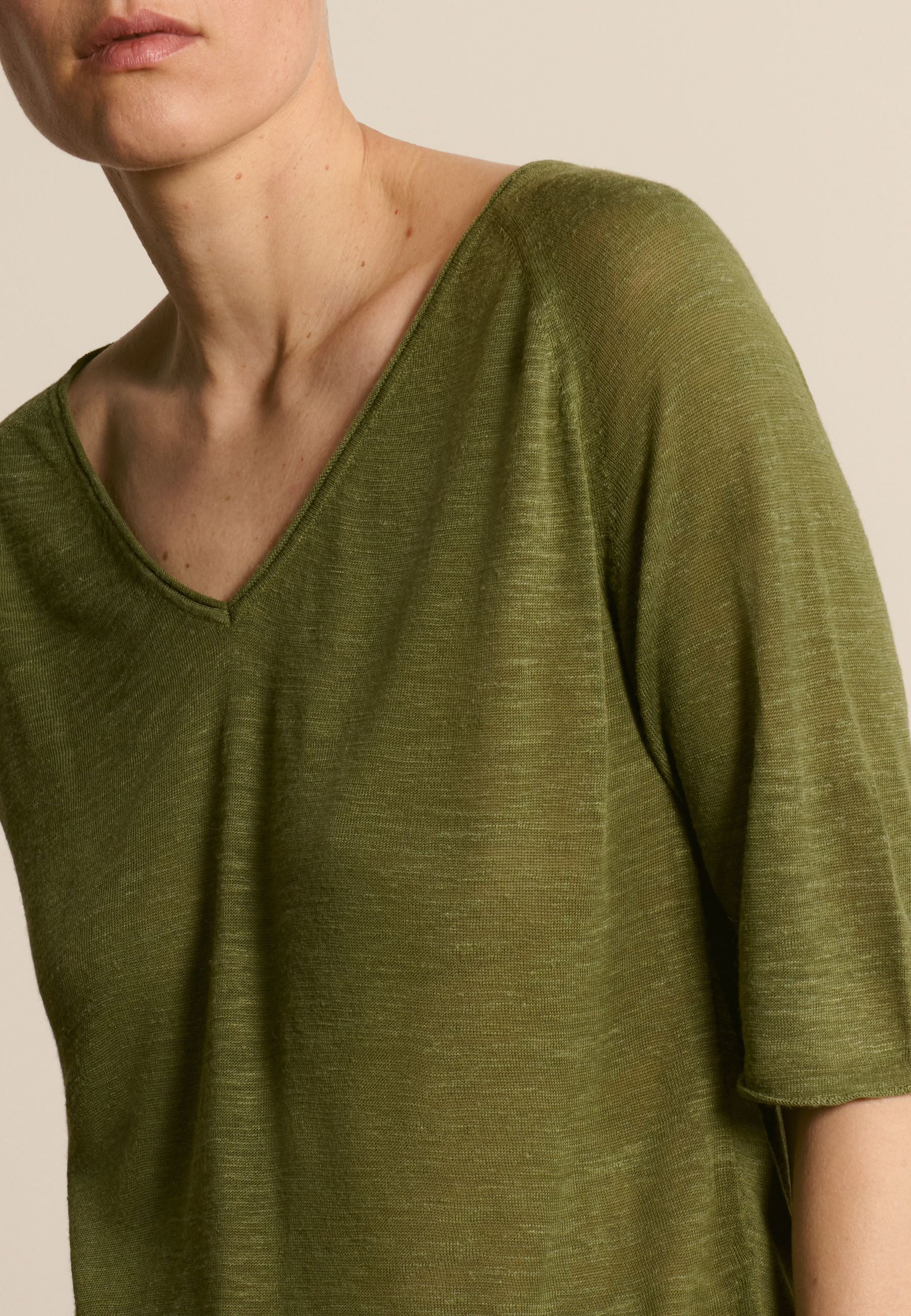 T-shirt col v en lin flammé MAISON MONTAGUT Kaki