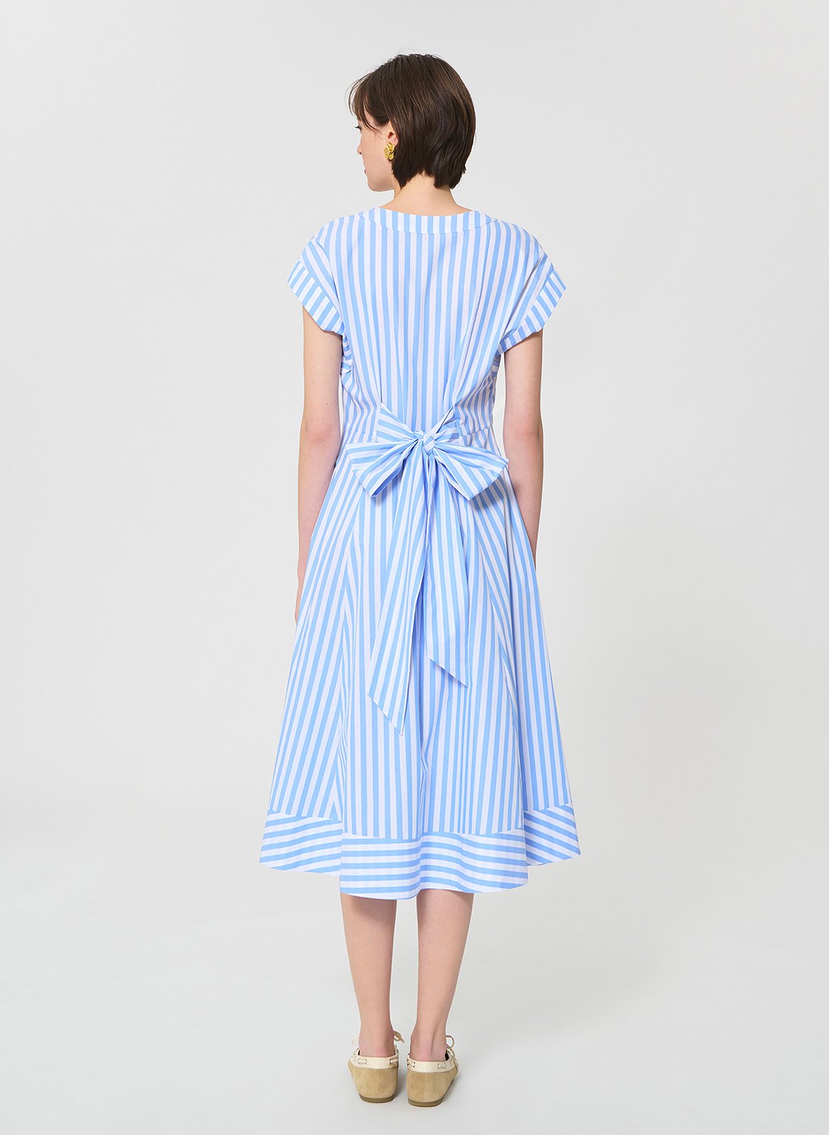 Midi-Kleid mit V-Ausschnitt aus gestreifter Baumwolle TARA JARMON Blau