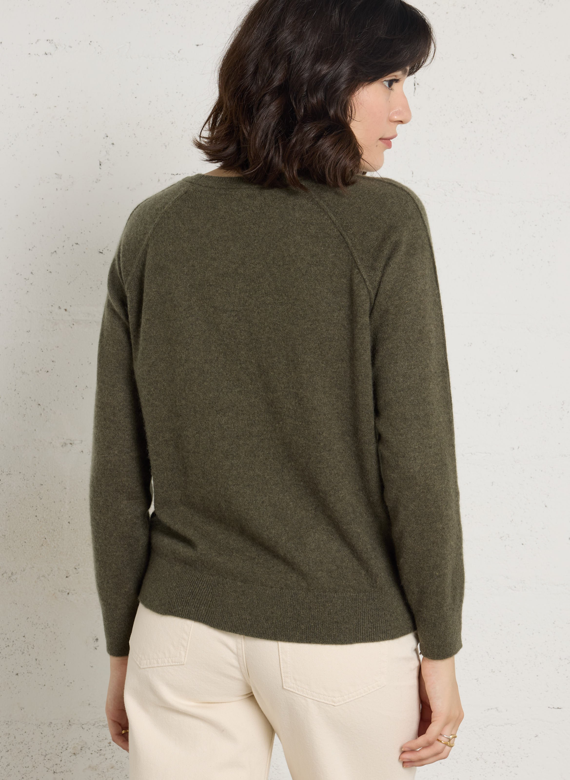 Gerader Kaschmirpullover mit Rundhalsausschnitt MAISON 123 Khaki