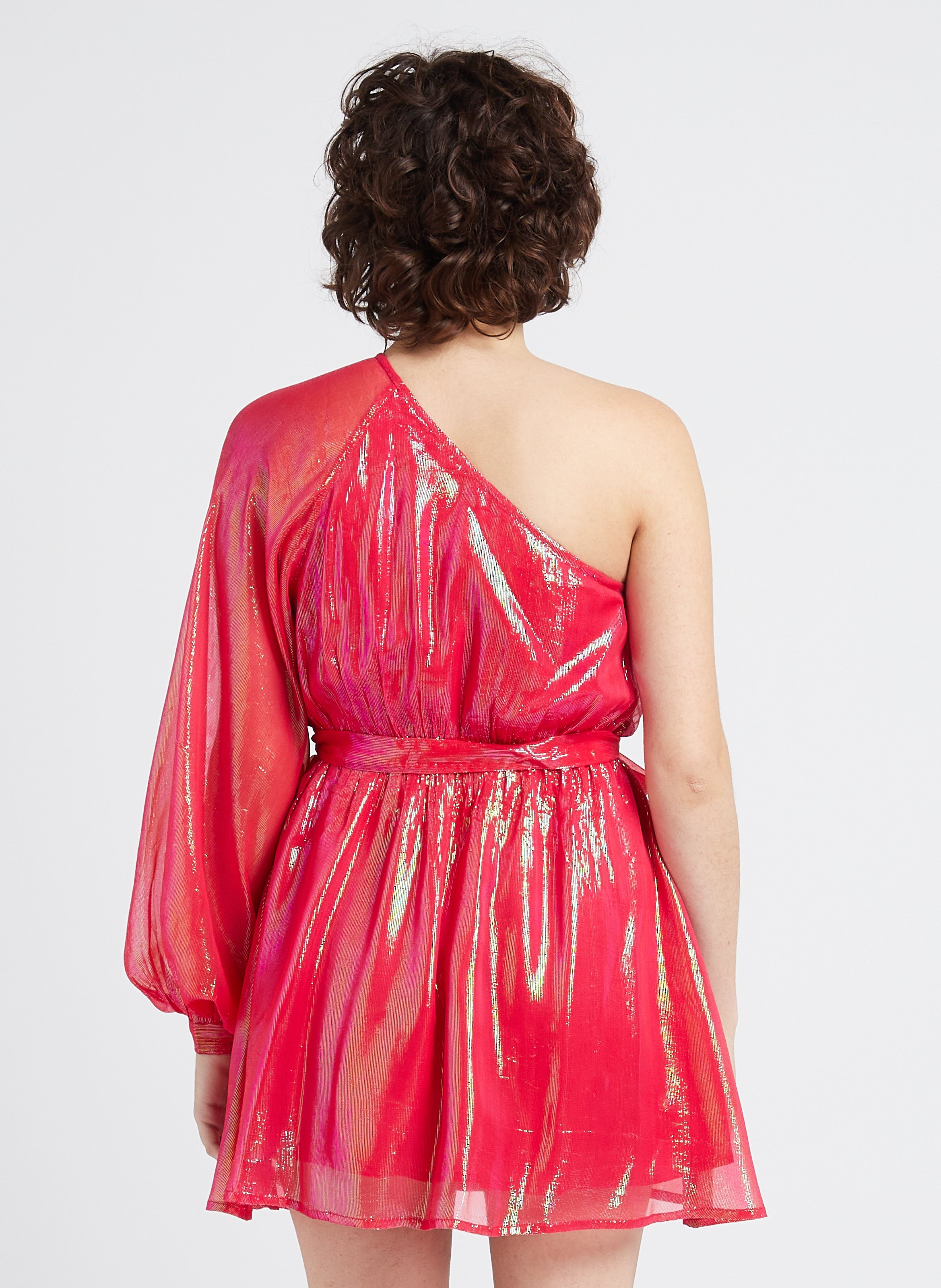 Robe courte asymétrique ceinturée à fils métallisés SUNDRESS Rouge