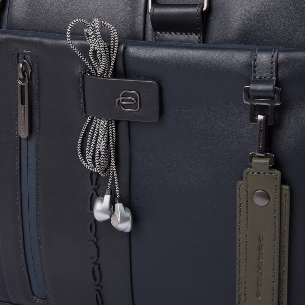 Computer and iPad® carrying briefcase with 2 handles, customizable tag, and connector pocket PIQUADRO Black