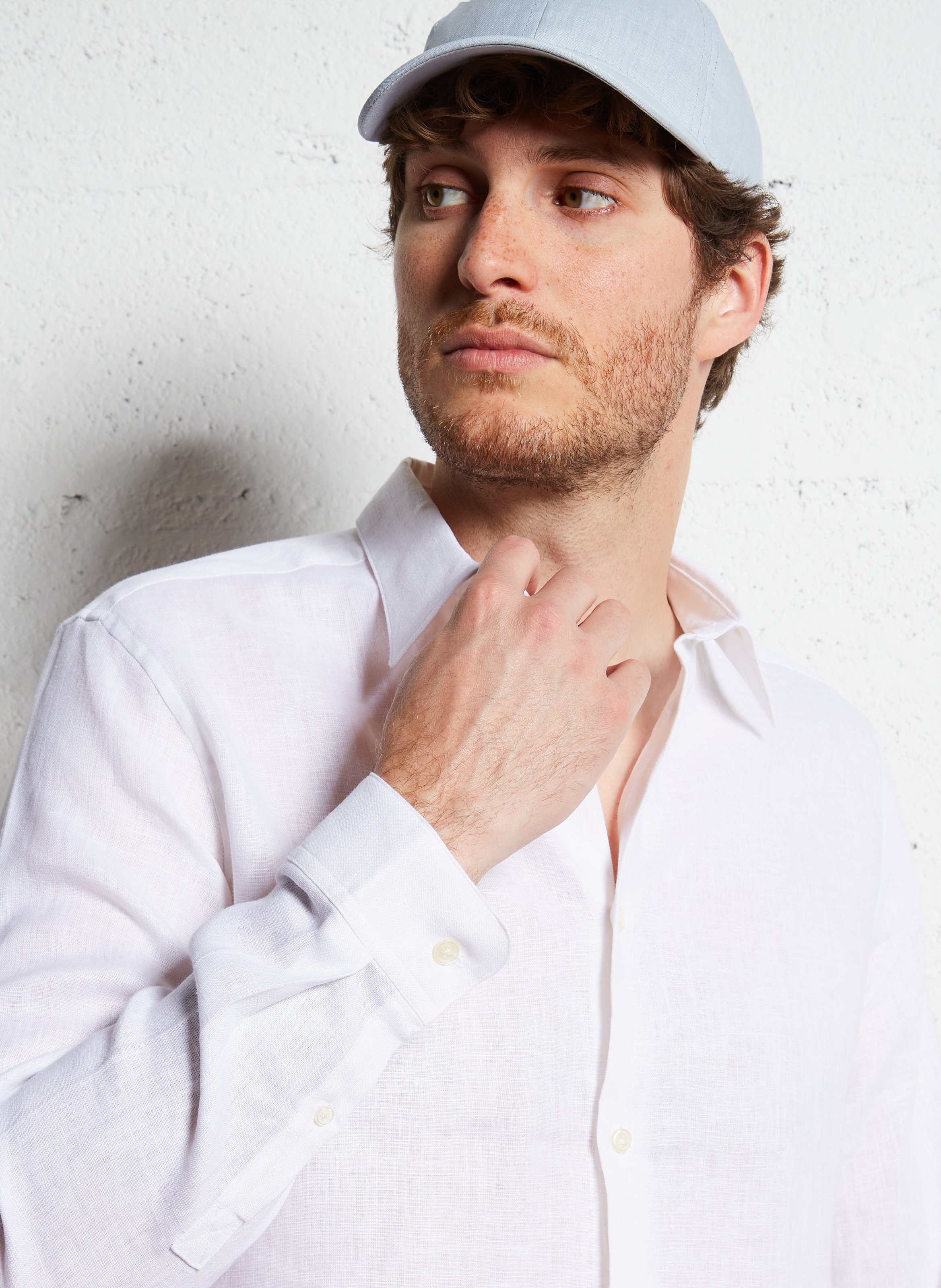 Gerade geschnittene Leinenbluse mit V-Dekolleté und Taschen AU PRINTEMPS PARIS Weiss