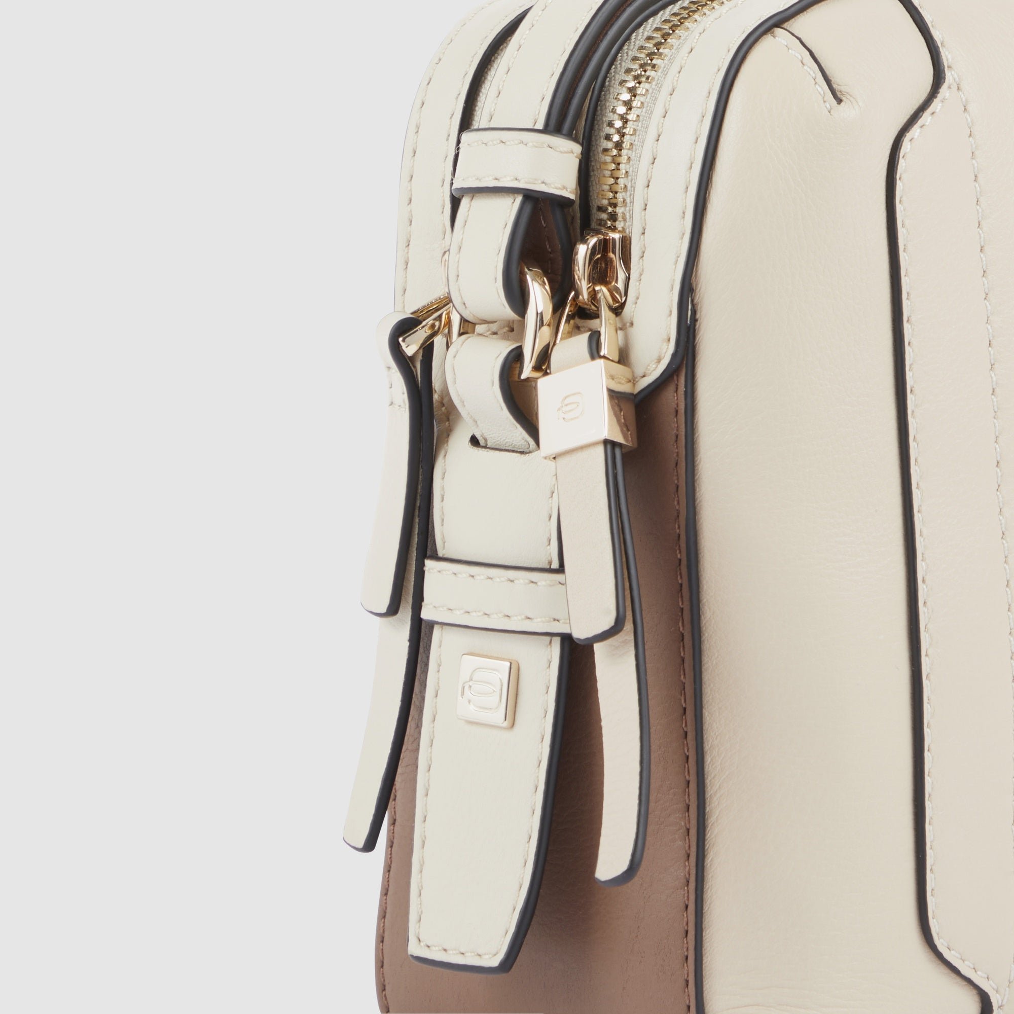 Women's shoulder bag model camera case in recycled fabric and leather Beige