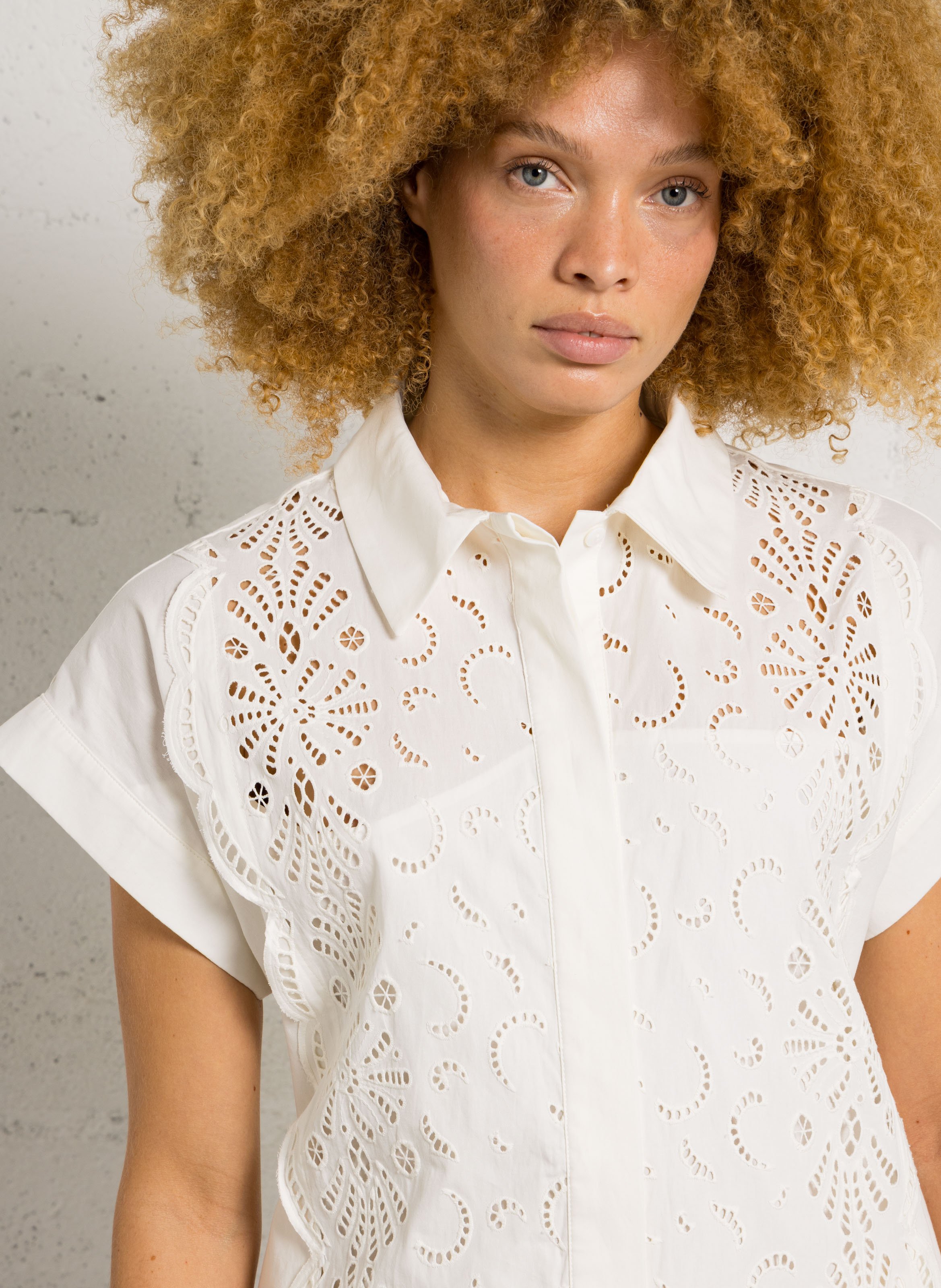 Robe courte brodée en coton SUNCOO Blanc