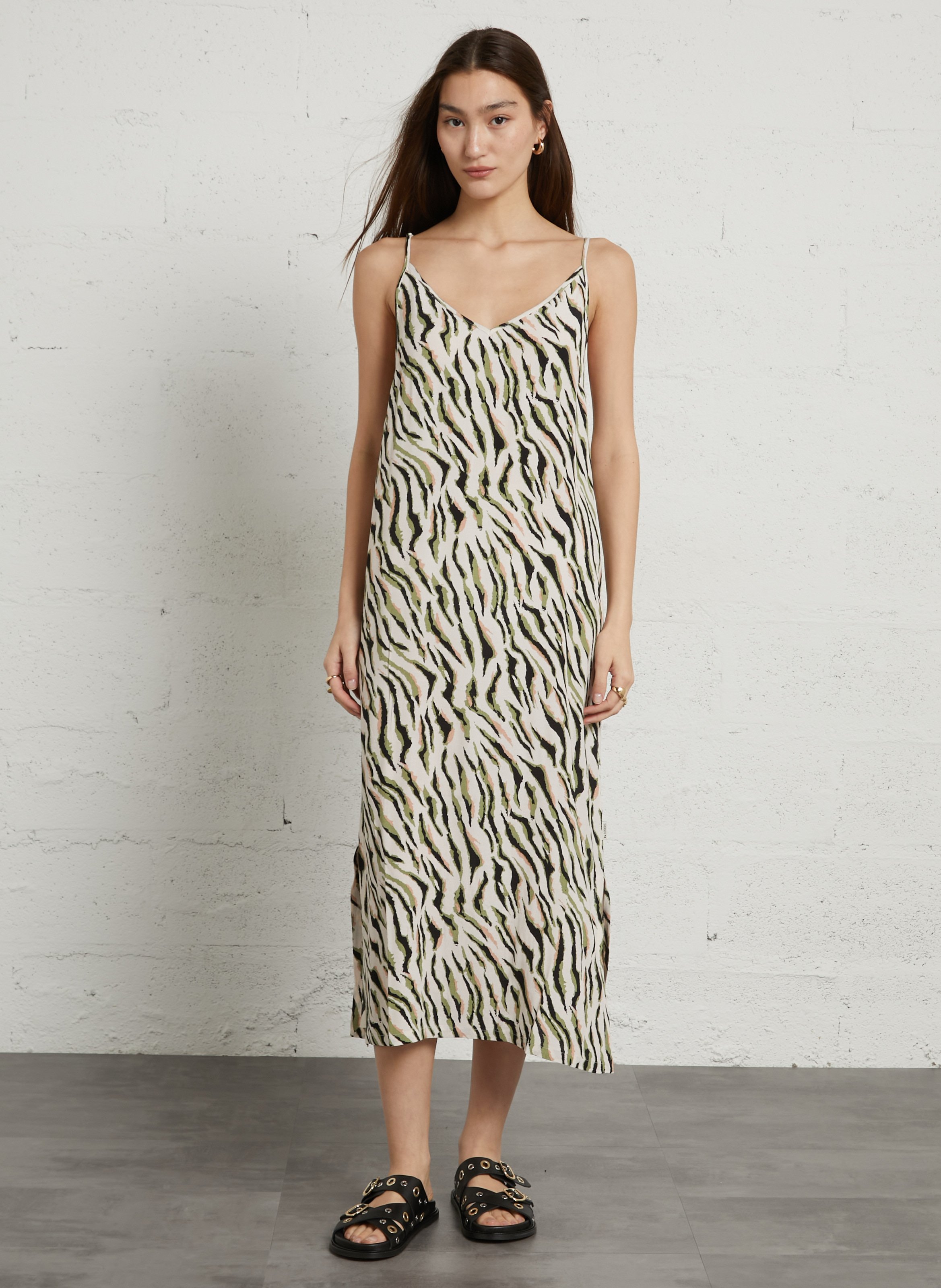 Sandales plates à rivets en cuir velours MAISON TOUFET Noir