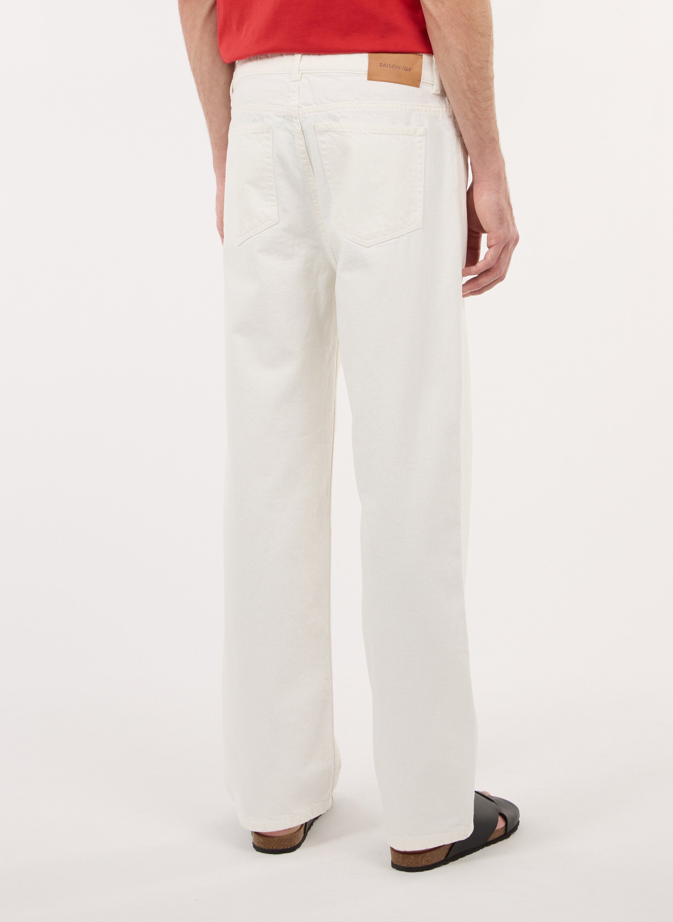 - Rechte jeans
- 5 zakken
- Recht model
- Verwassen effect SAISON 1865 Beige