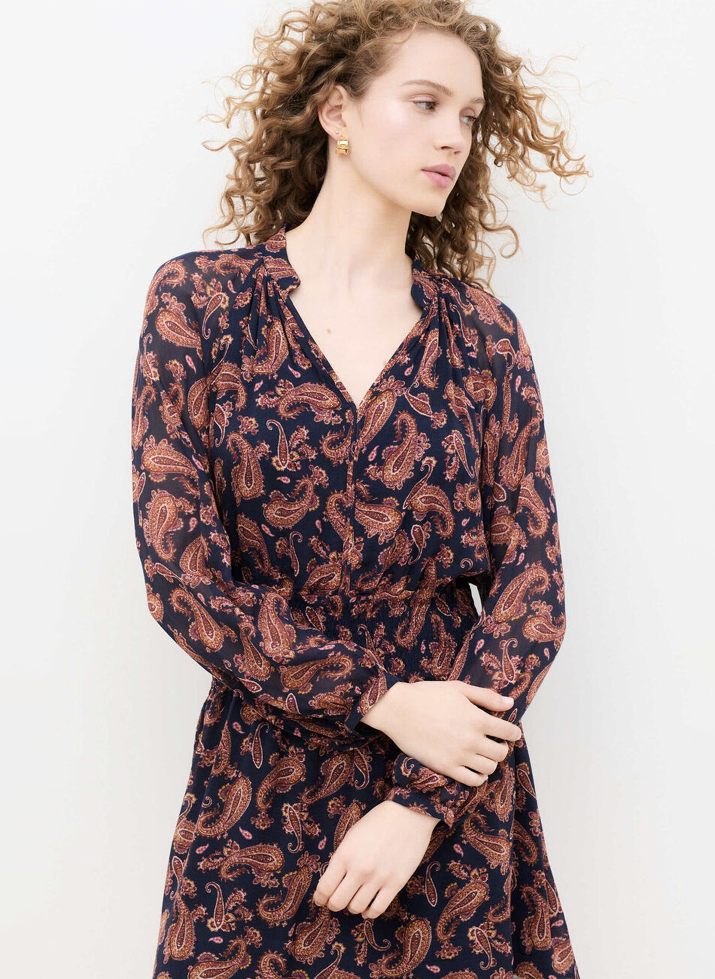 Lang bedrucktes langes Kleid mit Tunika-Kragen CAROLL Mehrfarbig