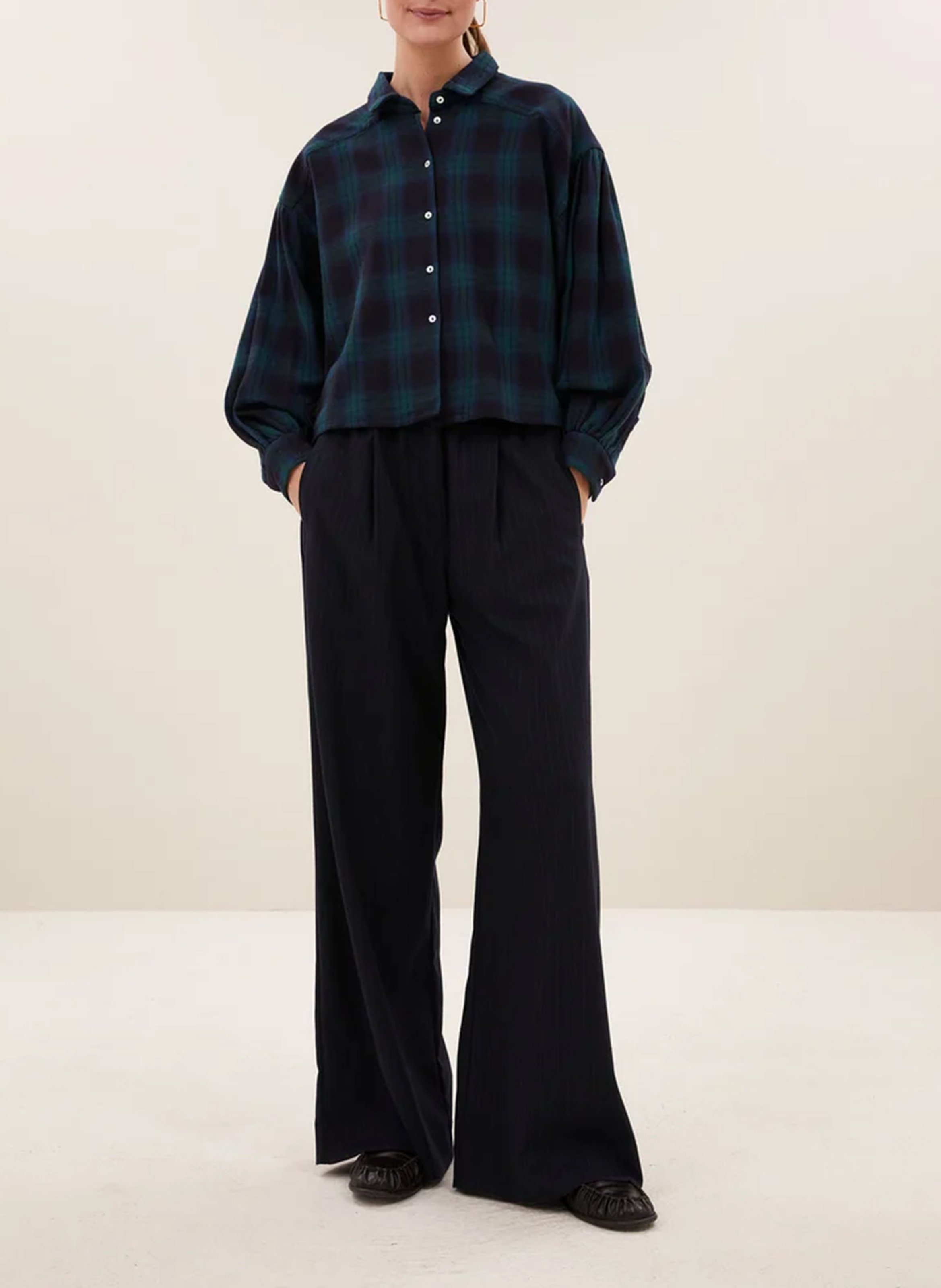 Rechte blouse met klassieke kraag in geruit biologisch katoen BY BAR Groen