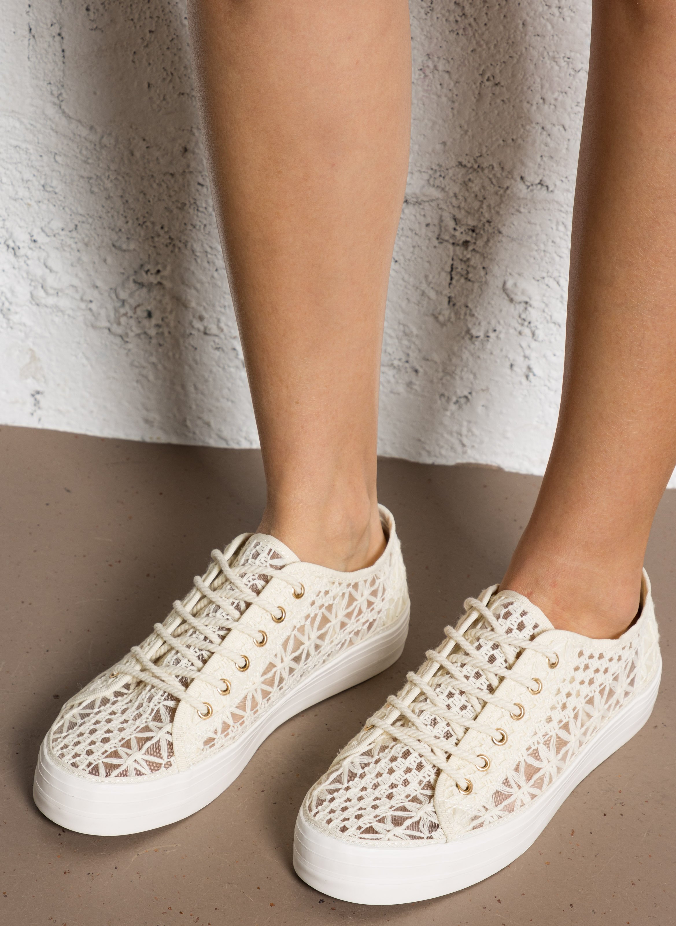 Espadrilles brodées à lacets BOCAGE Beige