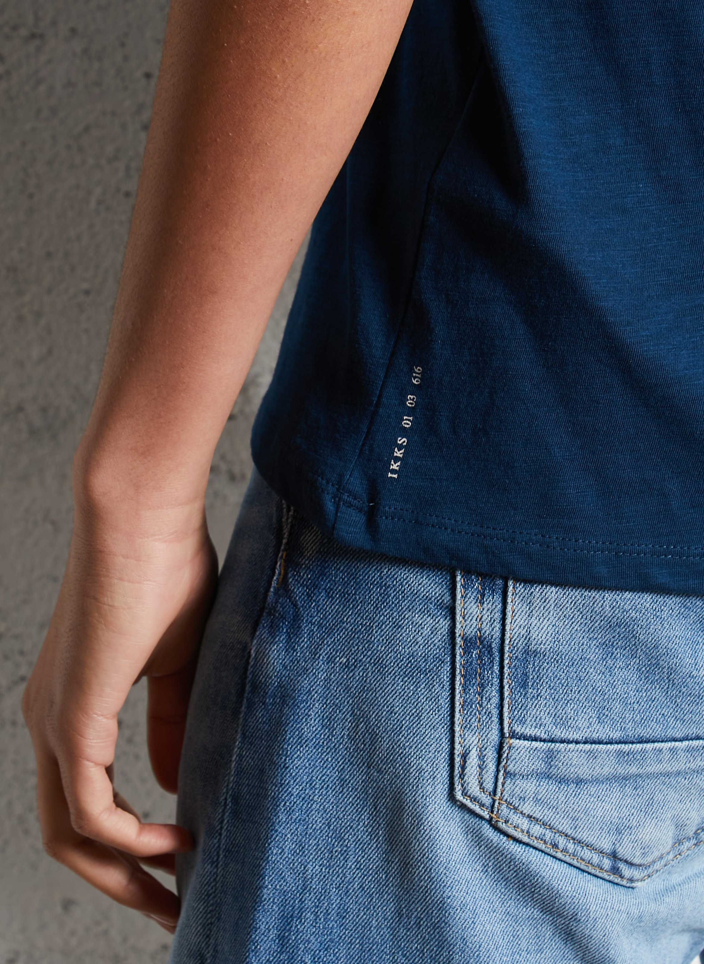 T-shirt met V-hals in effen katoen IKKS Blauw