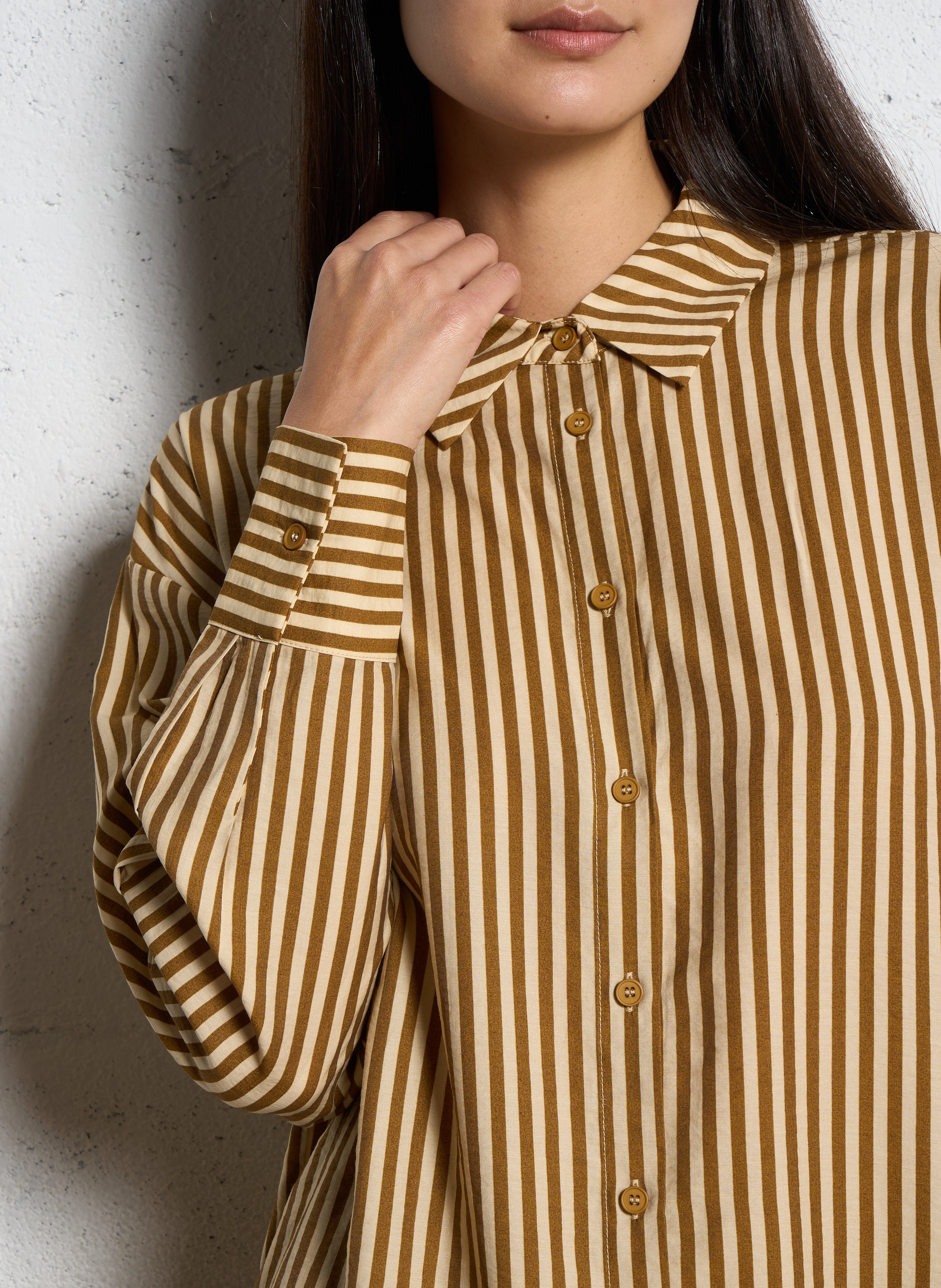 Gestreifte Oversize-Bluse mit klassischem Kragen SUNCOO Beige