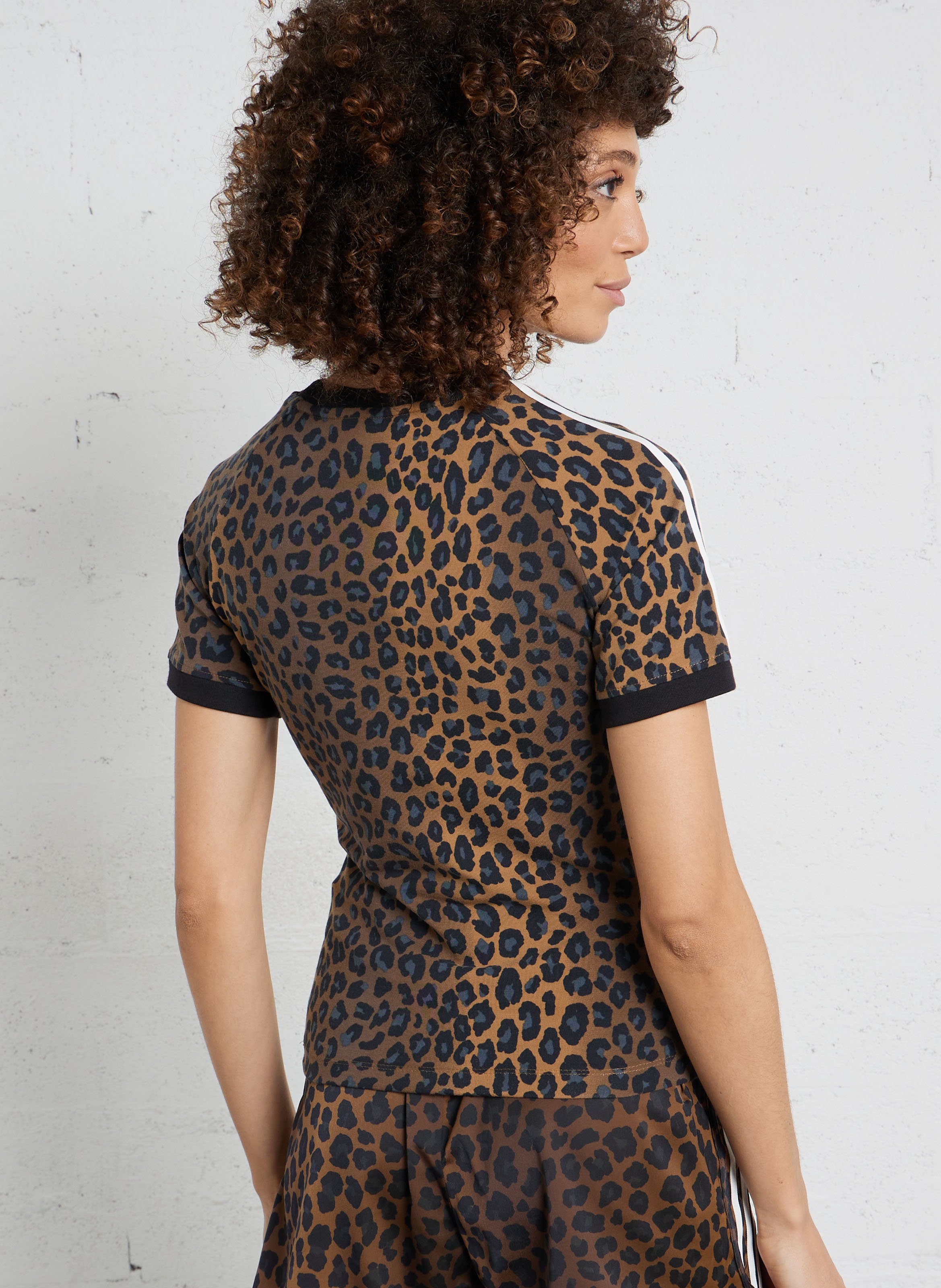 Fitted round neck t-shirt in printed blended cotton. ADIDAS Brown