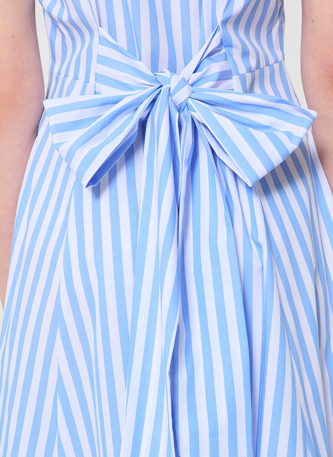 Midi-Kleid mit V-Ausschnitt aus gestreifter Baumwolle TARA JARMON Blau