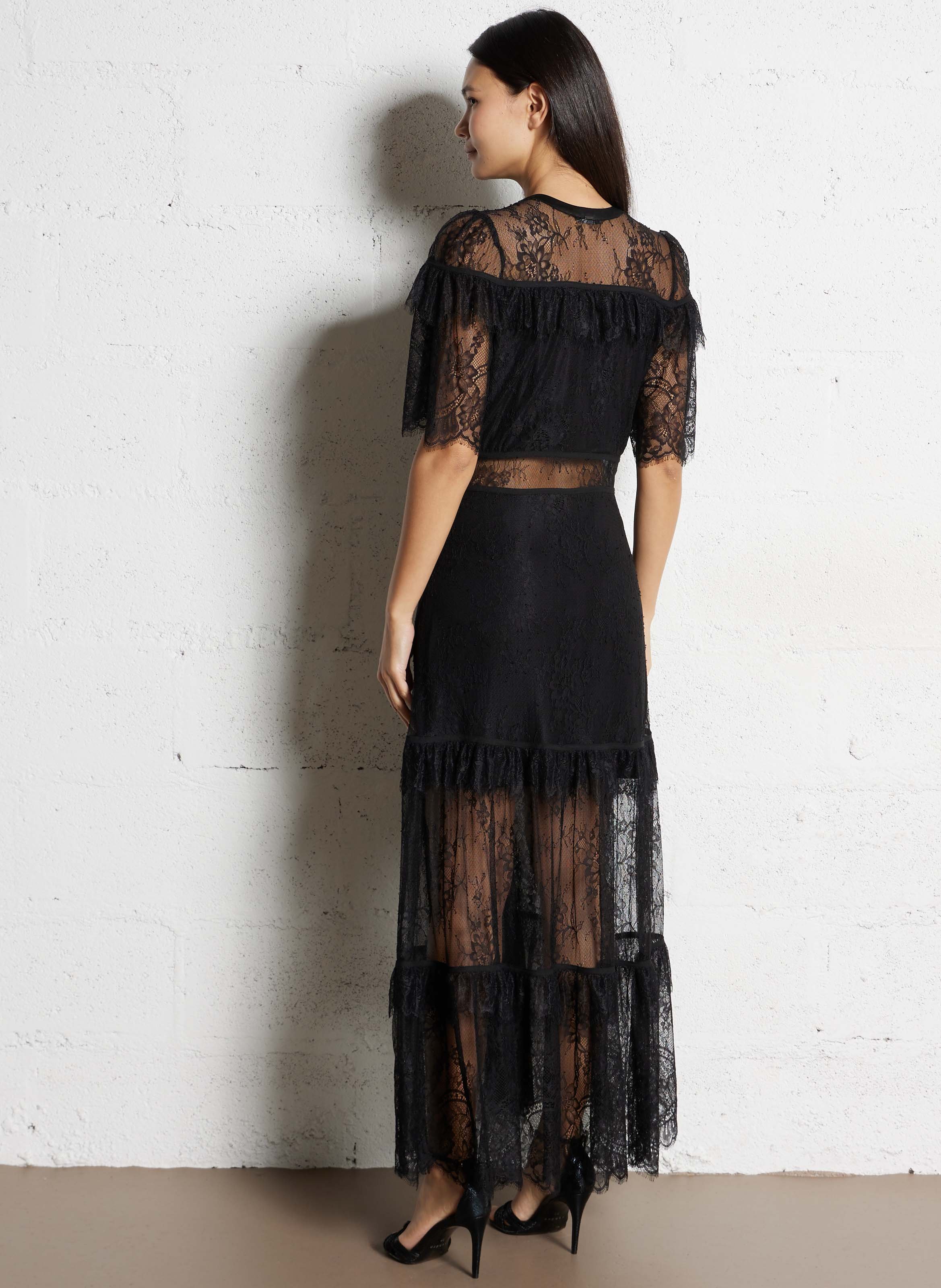 Lange jurk met V-hals en kanten ruches. IKKS Zwart