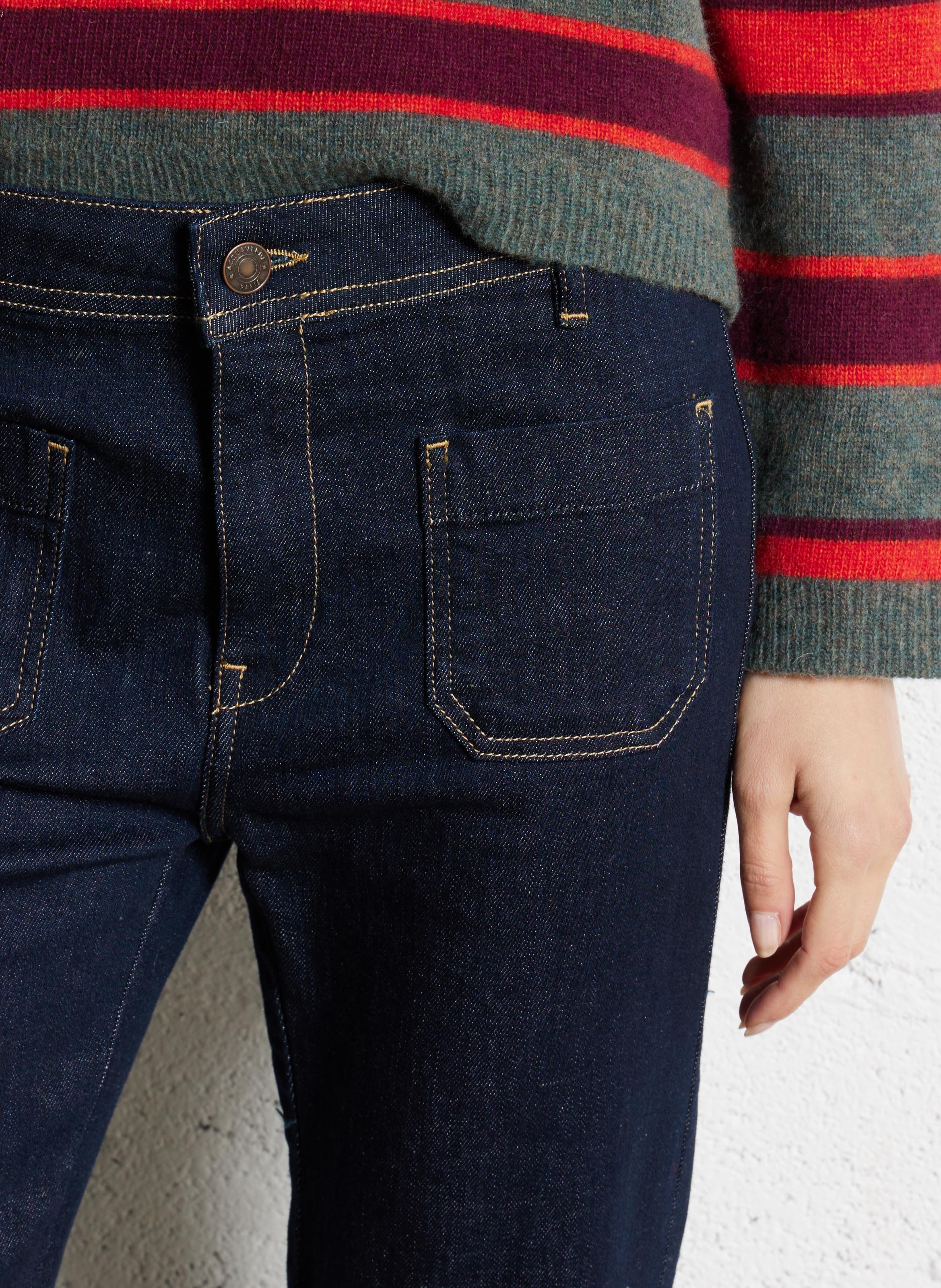 - Rechte jeans
- 5 zakken
- Recht model
- Verwassen effect ACQUAVERDE Blauw