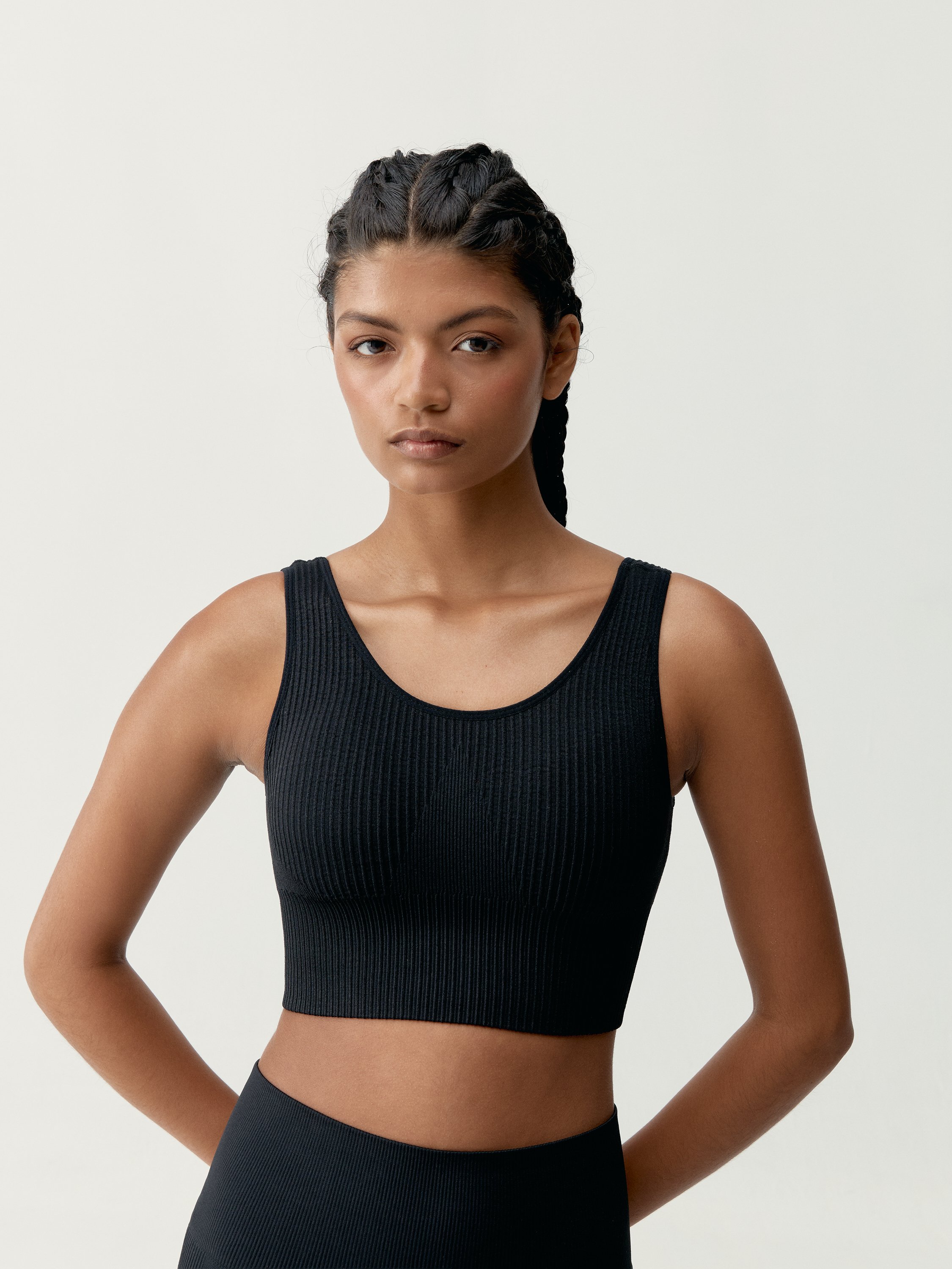 Seamless high-impact sports bra with high support BORN LIVING YOGA Black