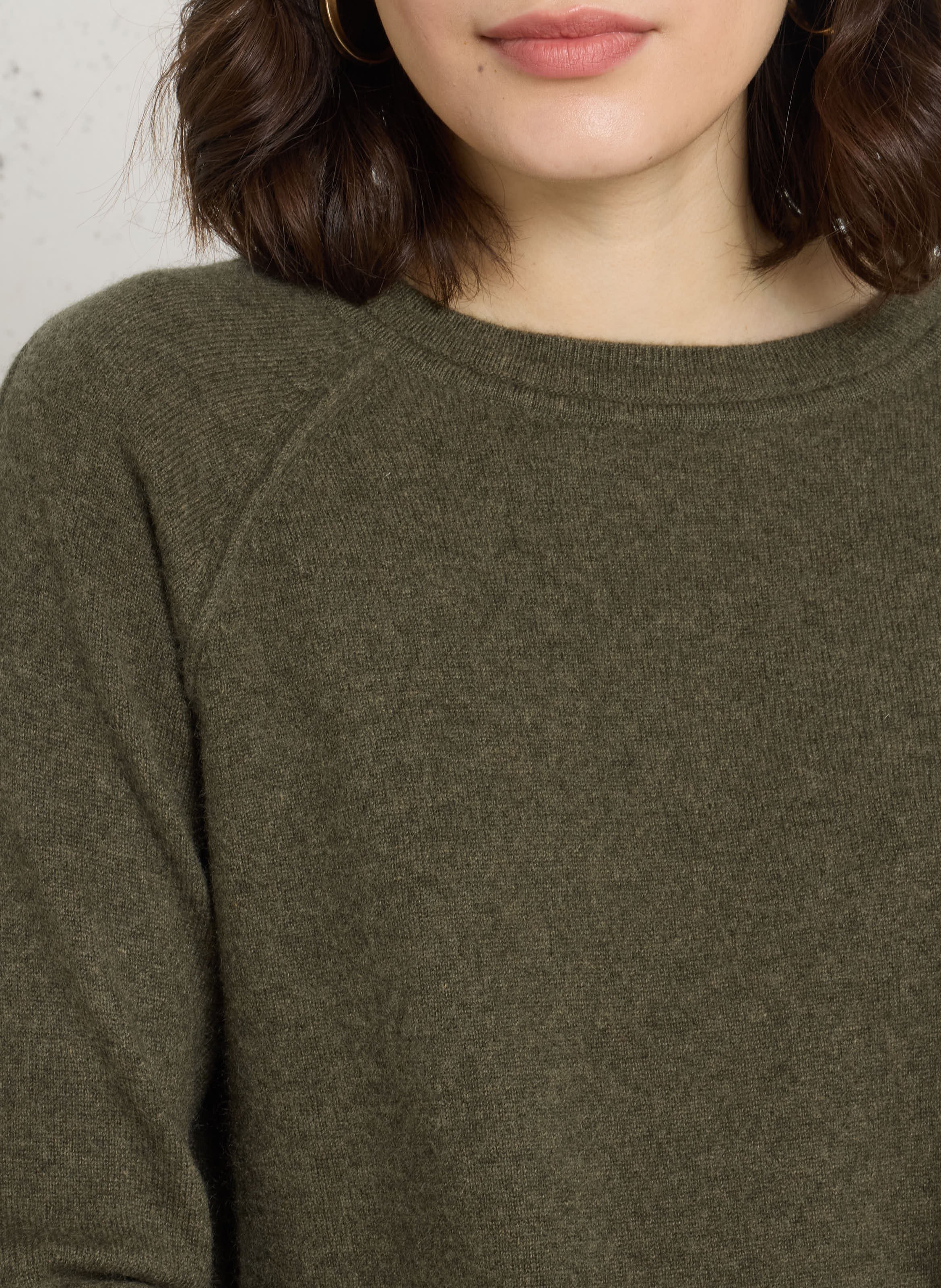 Gerader Kaschmirpullover mit Rundhalsausschnitt MAISON 123 Khaki