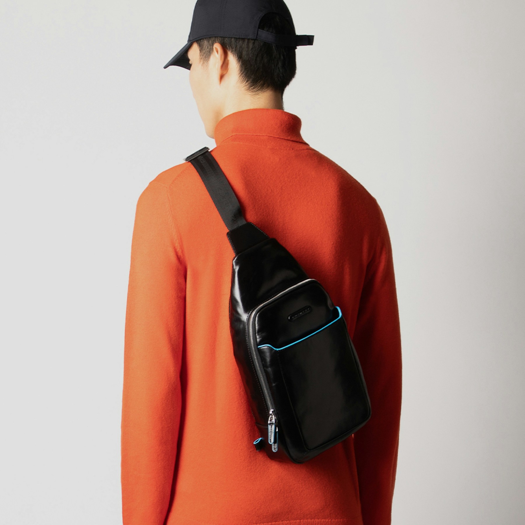 Single strap backpack PIQUADRO Black