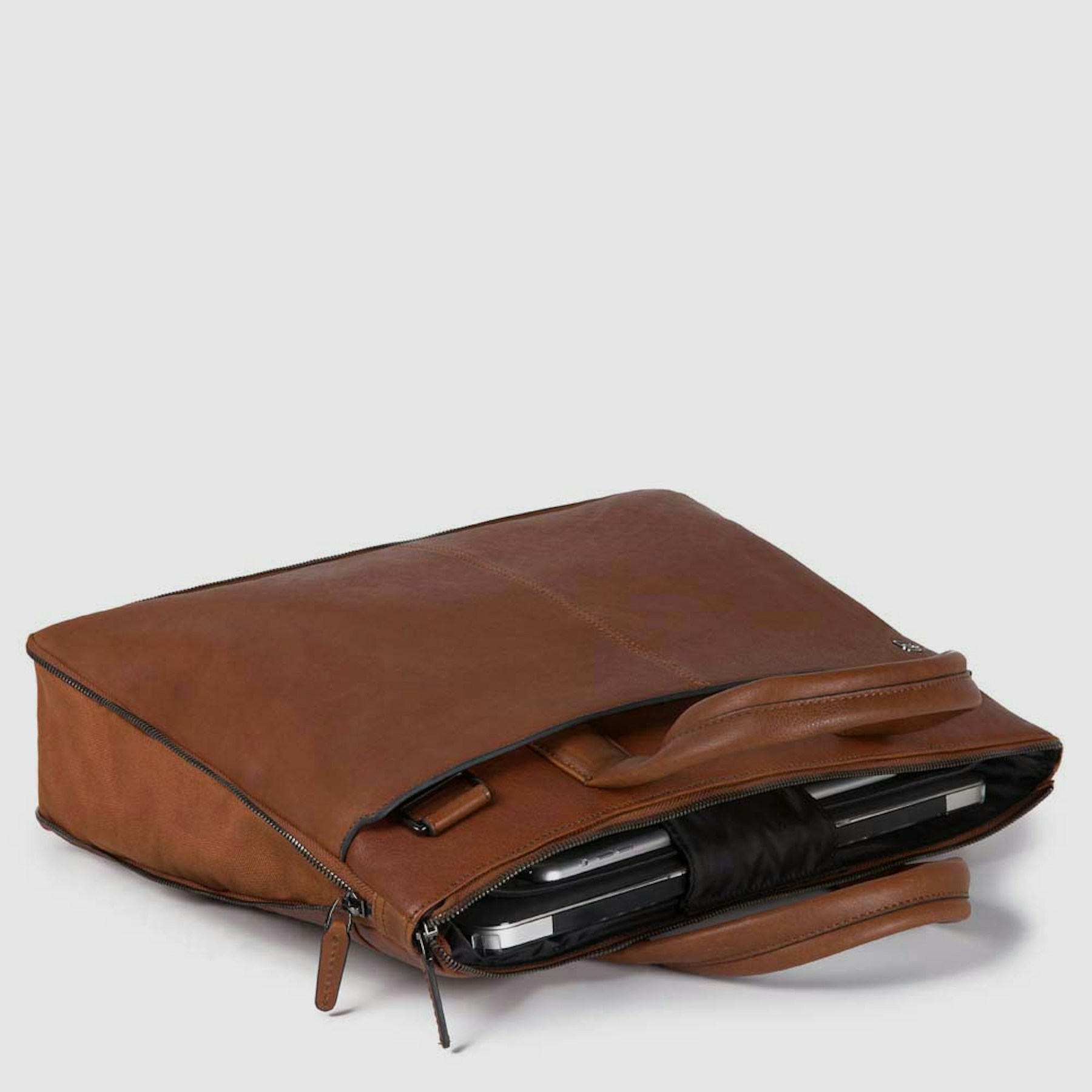 Expandable laptop bag PIQUADRO Brown