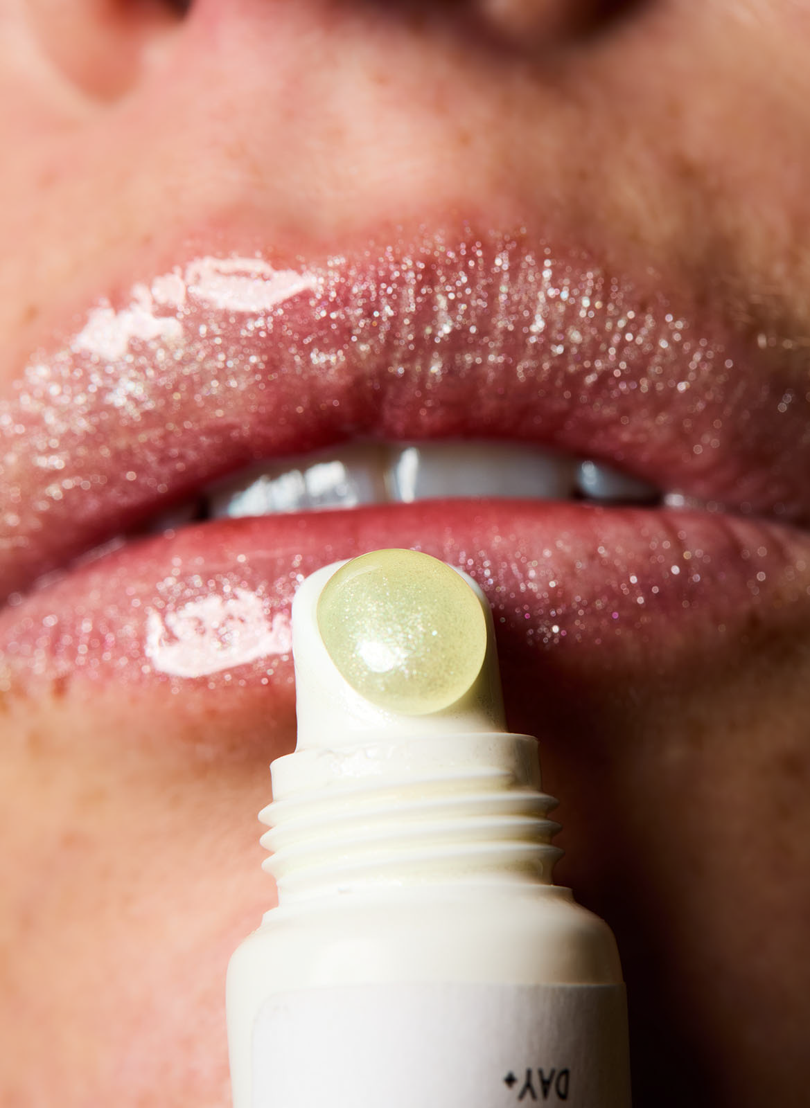 Plumping Lip Serum SPF30 + Peptides DAY + No color