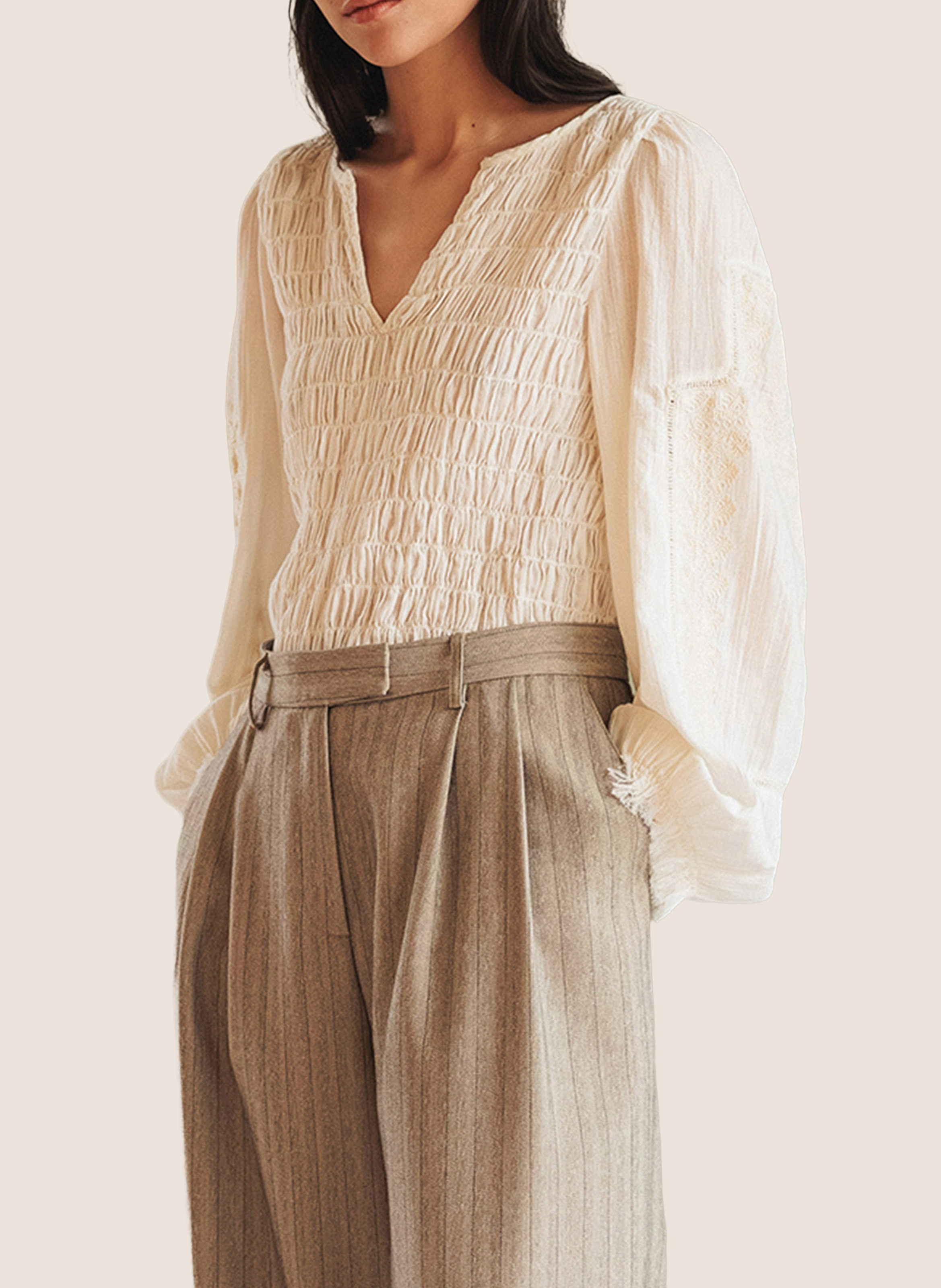 Fitted organic cotton V-neck top. INDI & COLD