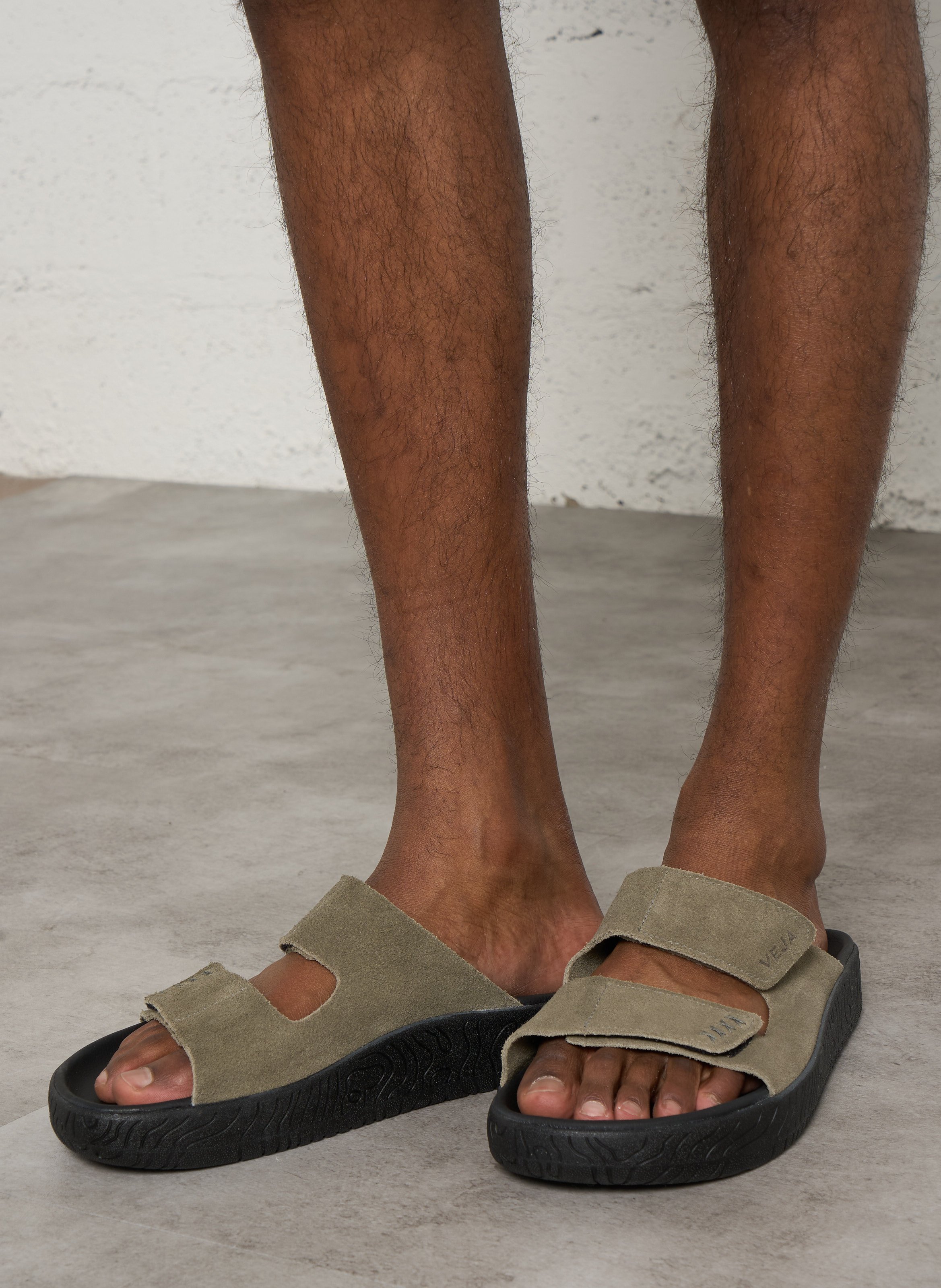 Flat soft leather sandals VEJA Khaki