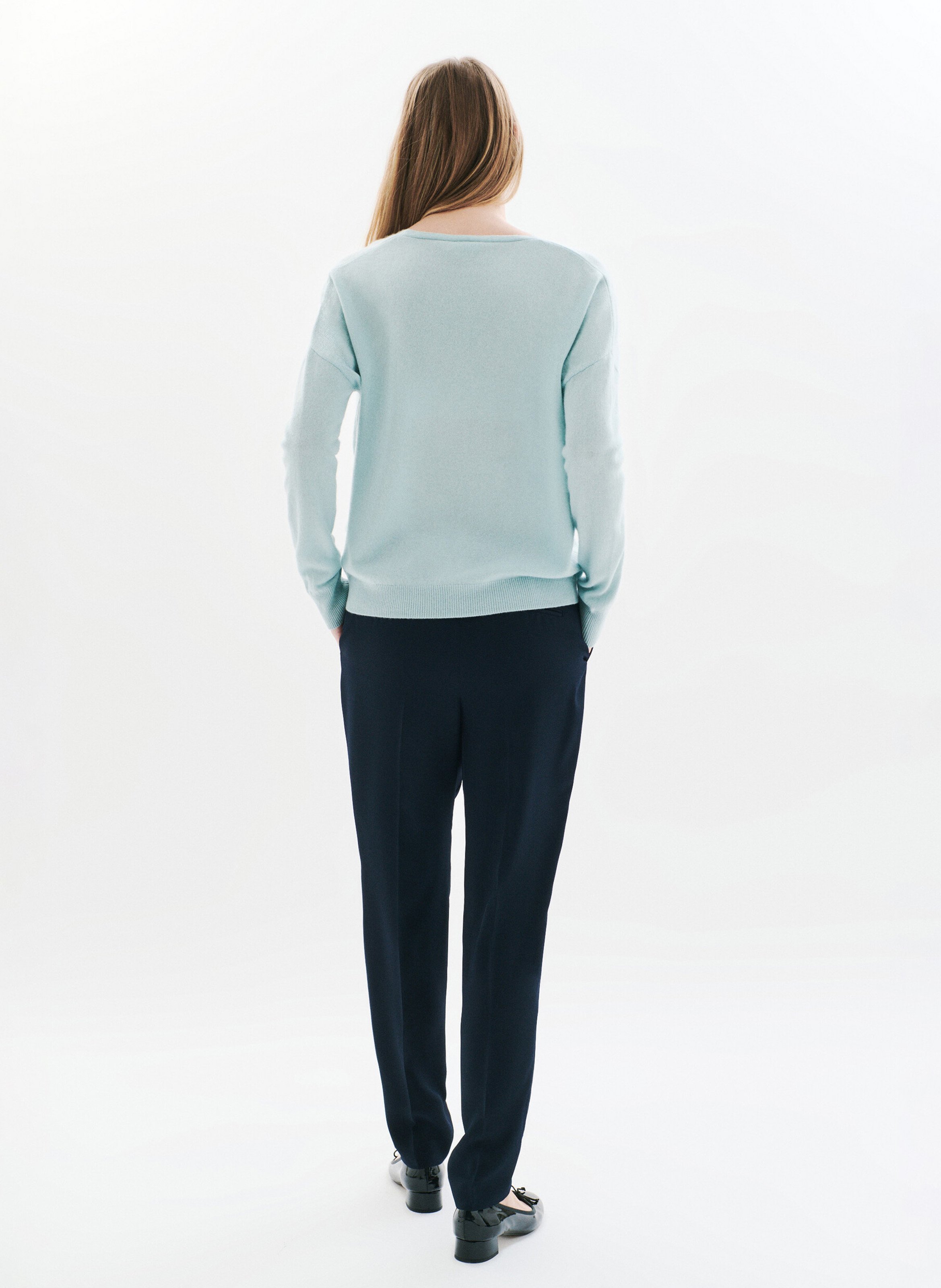 Gerade geschnittener Kaschmirpullover mit V-Ausschnitt CAROLL Blau