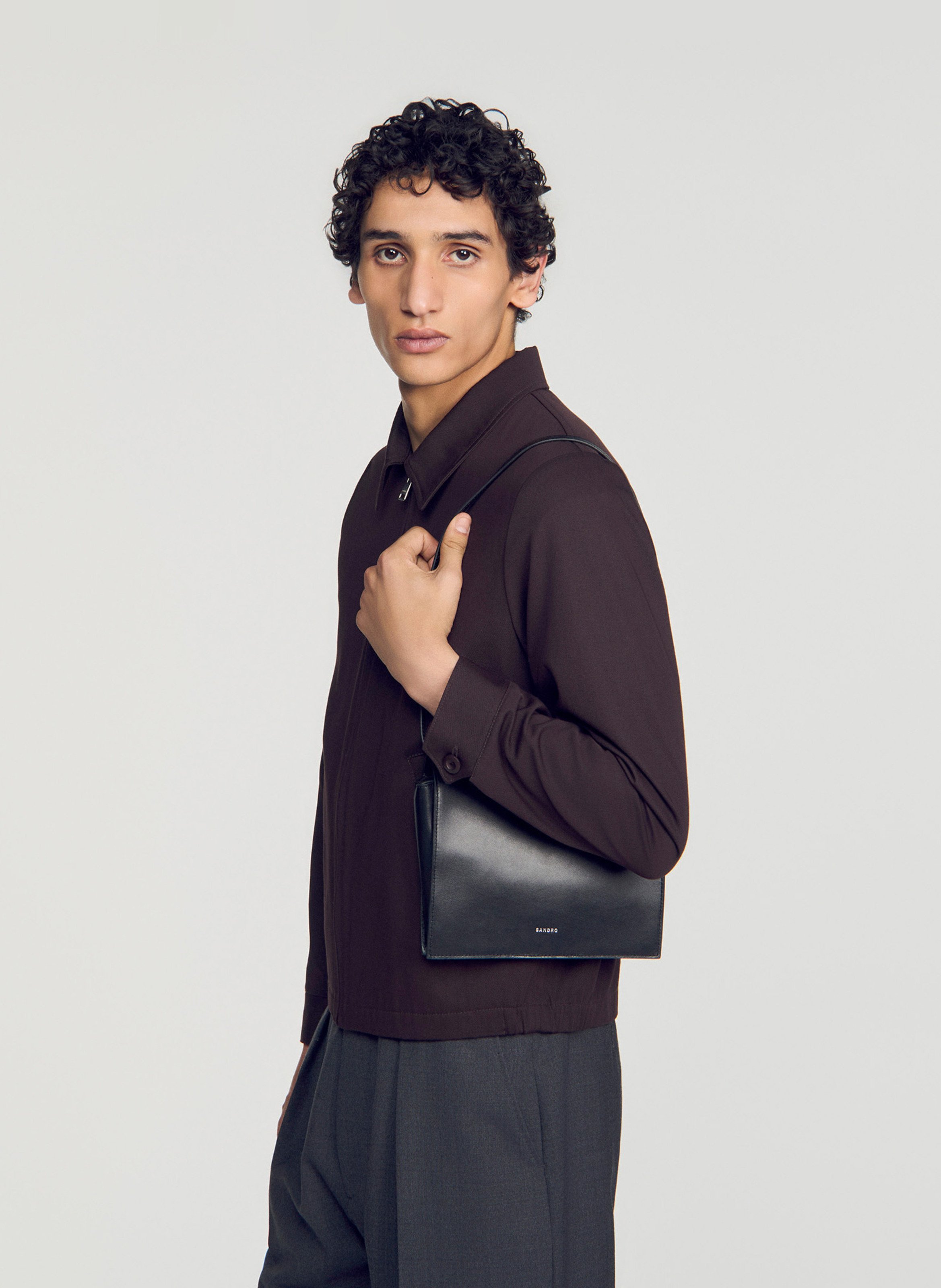 Sac bandoulière à rabat en cuir SANDRO Noir