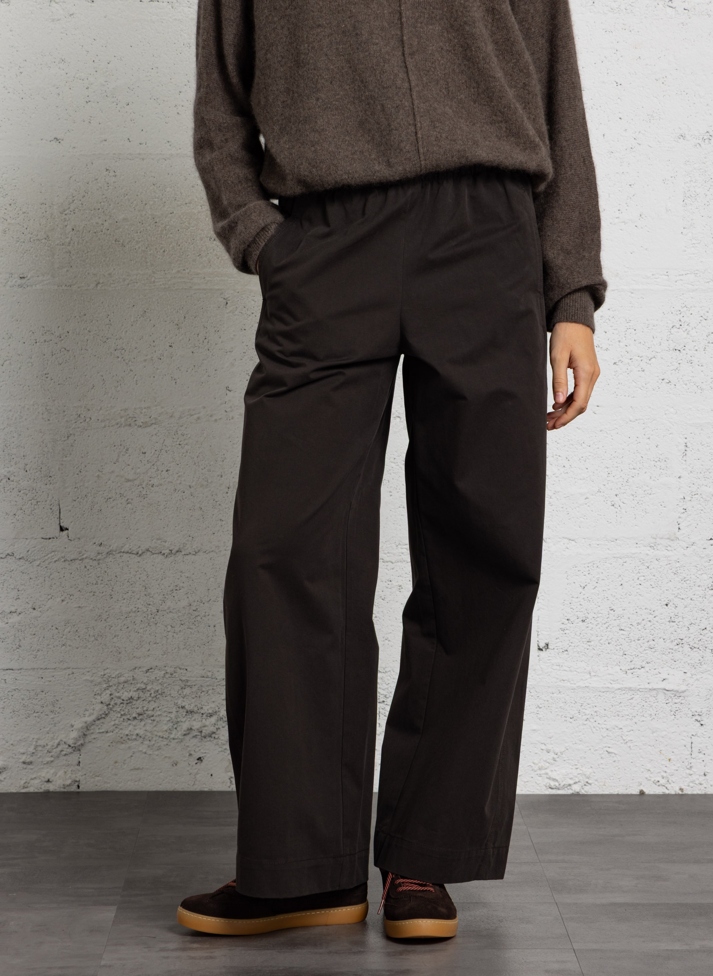 Weite gerade geschnittene Baumwollhose. BELLEROSE Braun