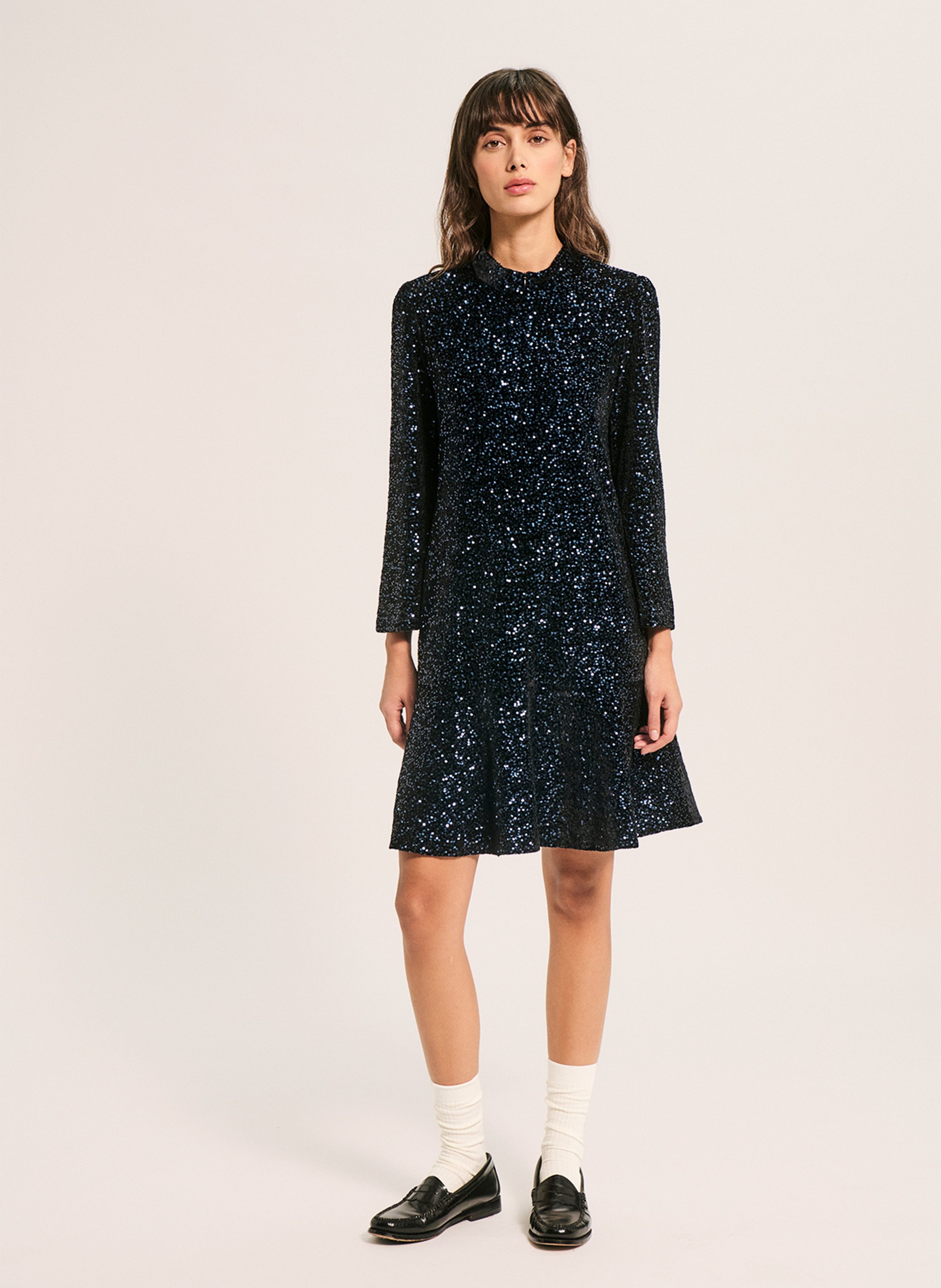 Robe courte cintrée col montant à sequins PABLO Noir
