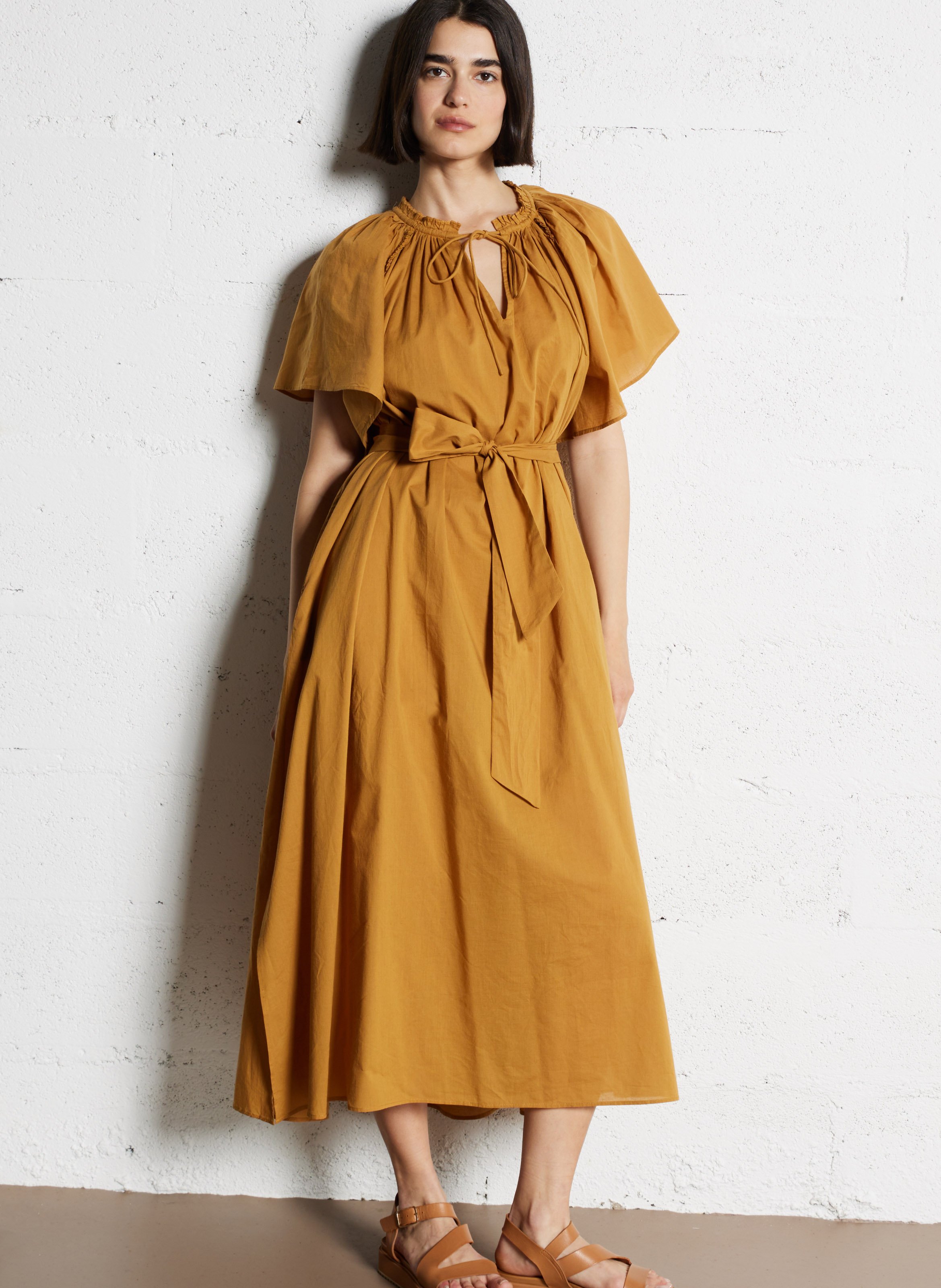 Lange, katoenen jurk met V-hals BELLEPIECE Bruin