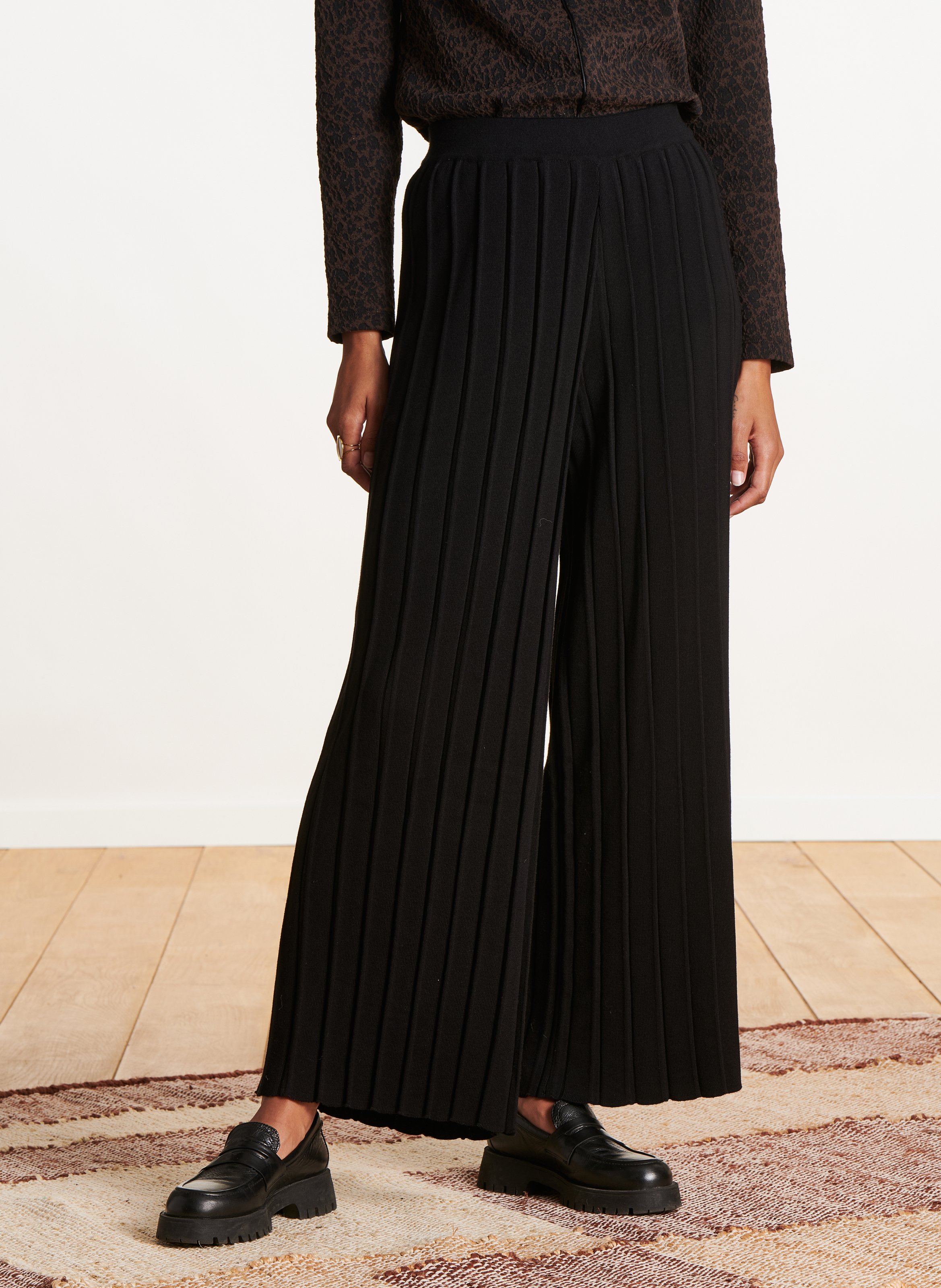 Pantalon cropped en maille plissé LA FEE MARABOUTEE Noir