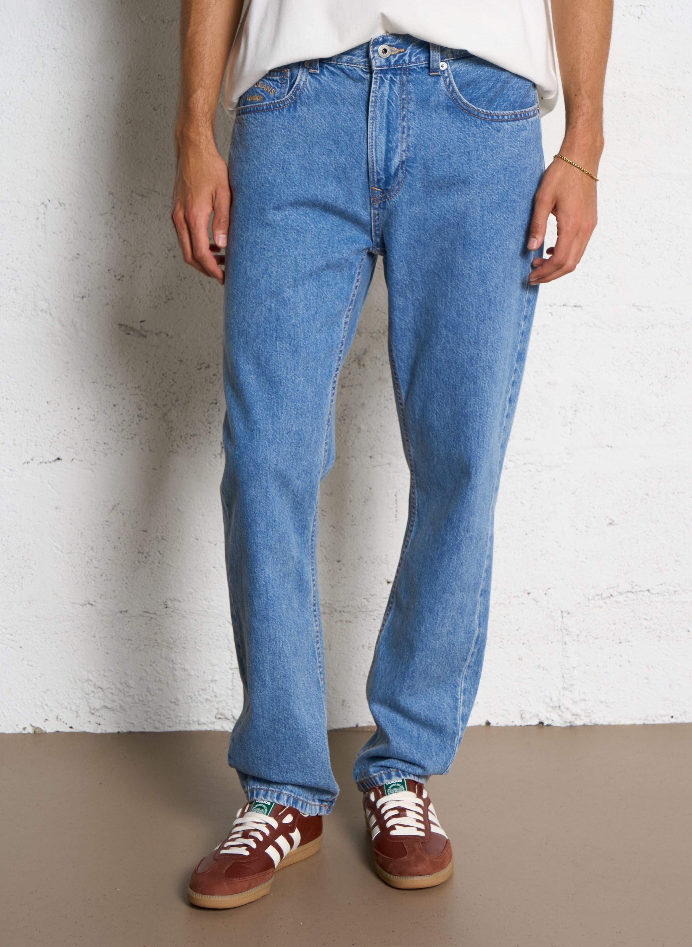 - Straight-leg jeans
- 5 pockets
- Straight cut
- Faded effect PEPE JEANS Blue