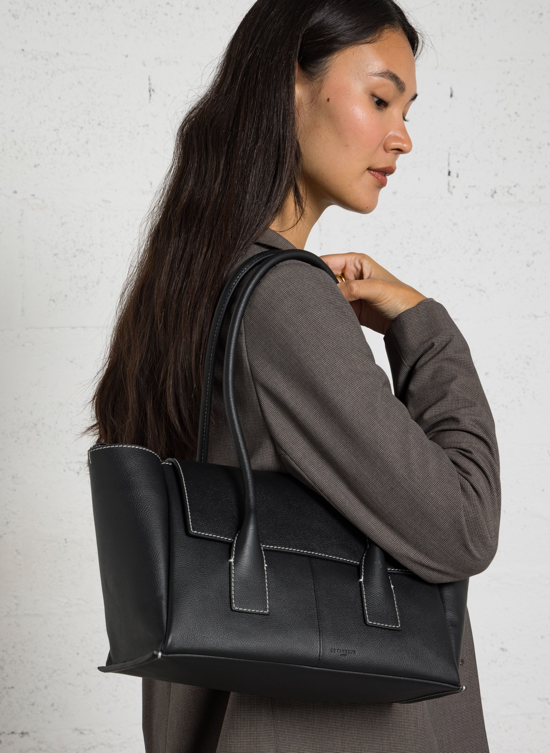 Plain leather flap tote bag LE TANNEUR Black