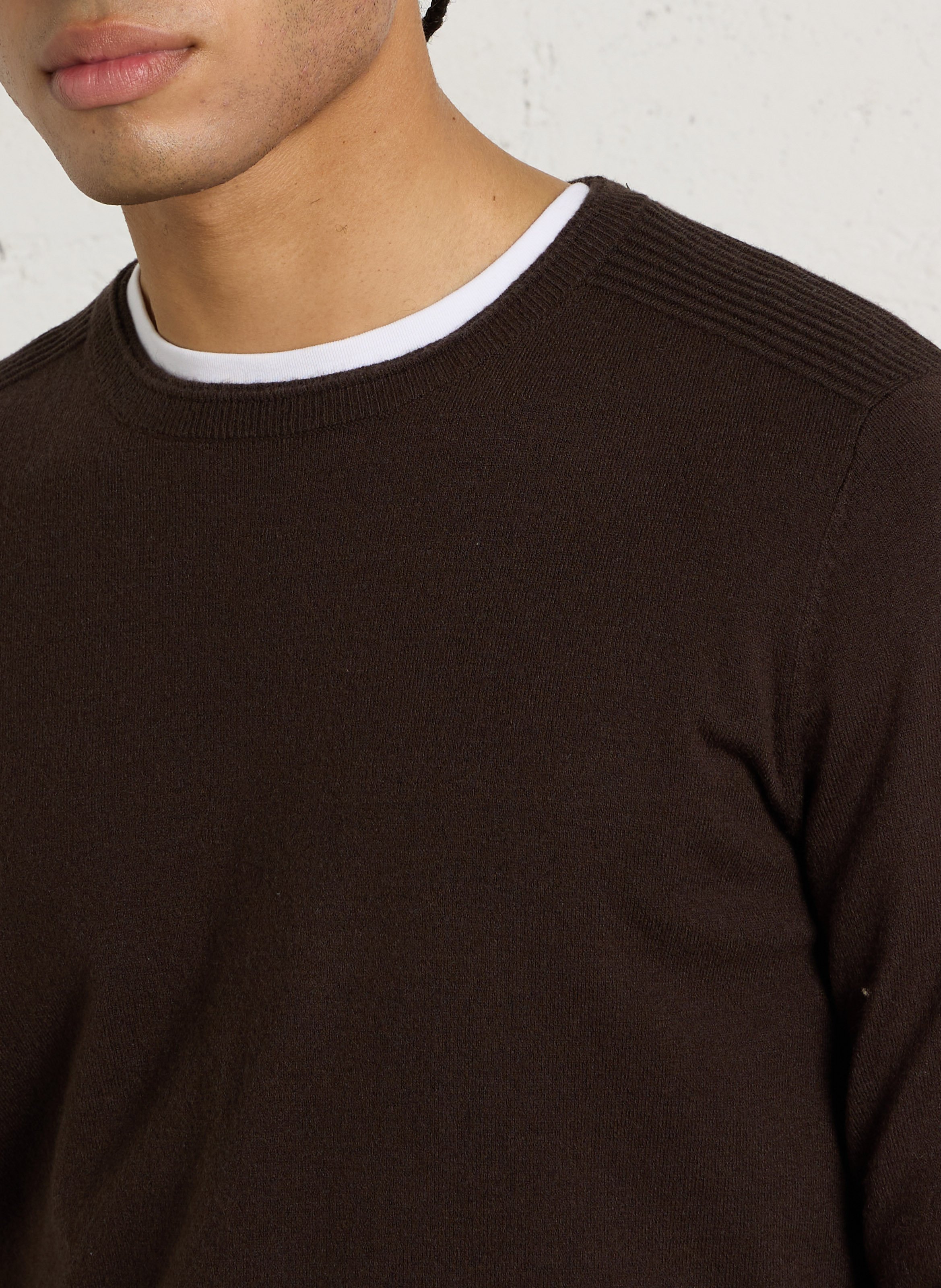 Pull droit col rond en maille unie LE TEMPS DES CERISES Marron