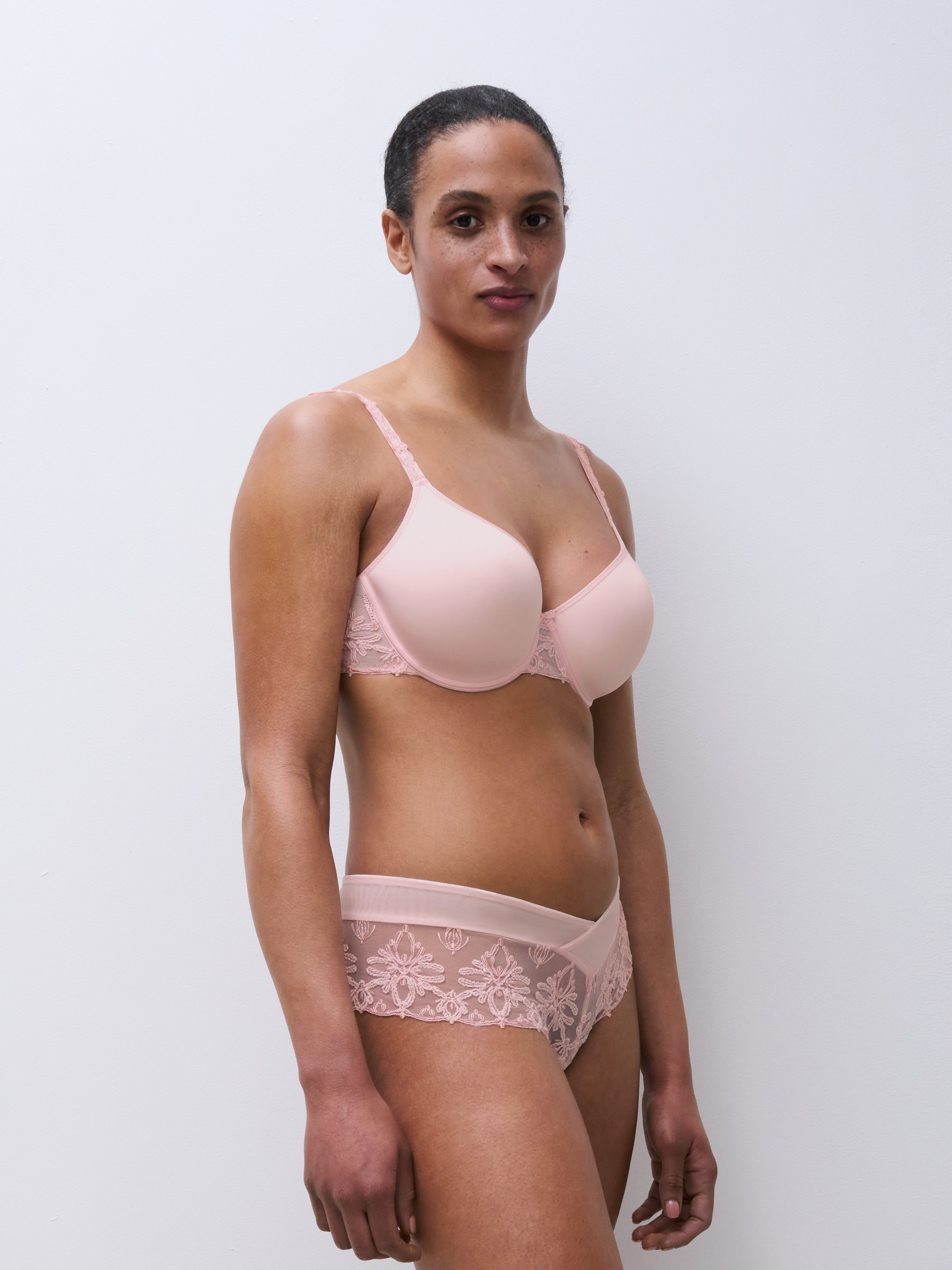 Full-cup shape memory bra CHANTELLE Pink