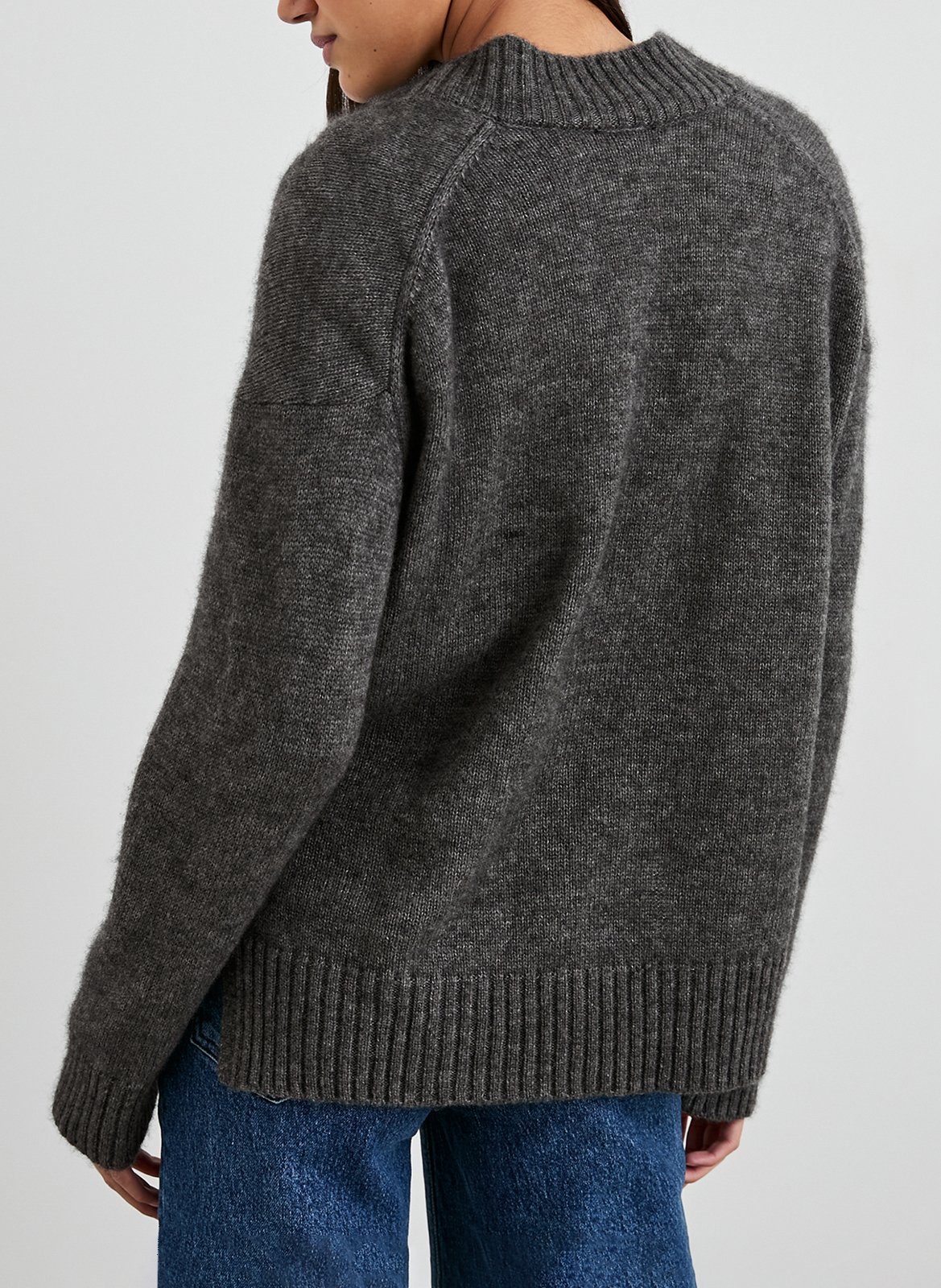 Pull col V en cachemire et en soie mélangés RAILS Gris