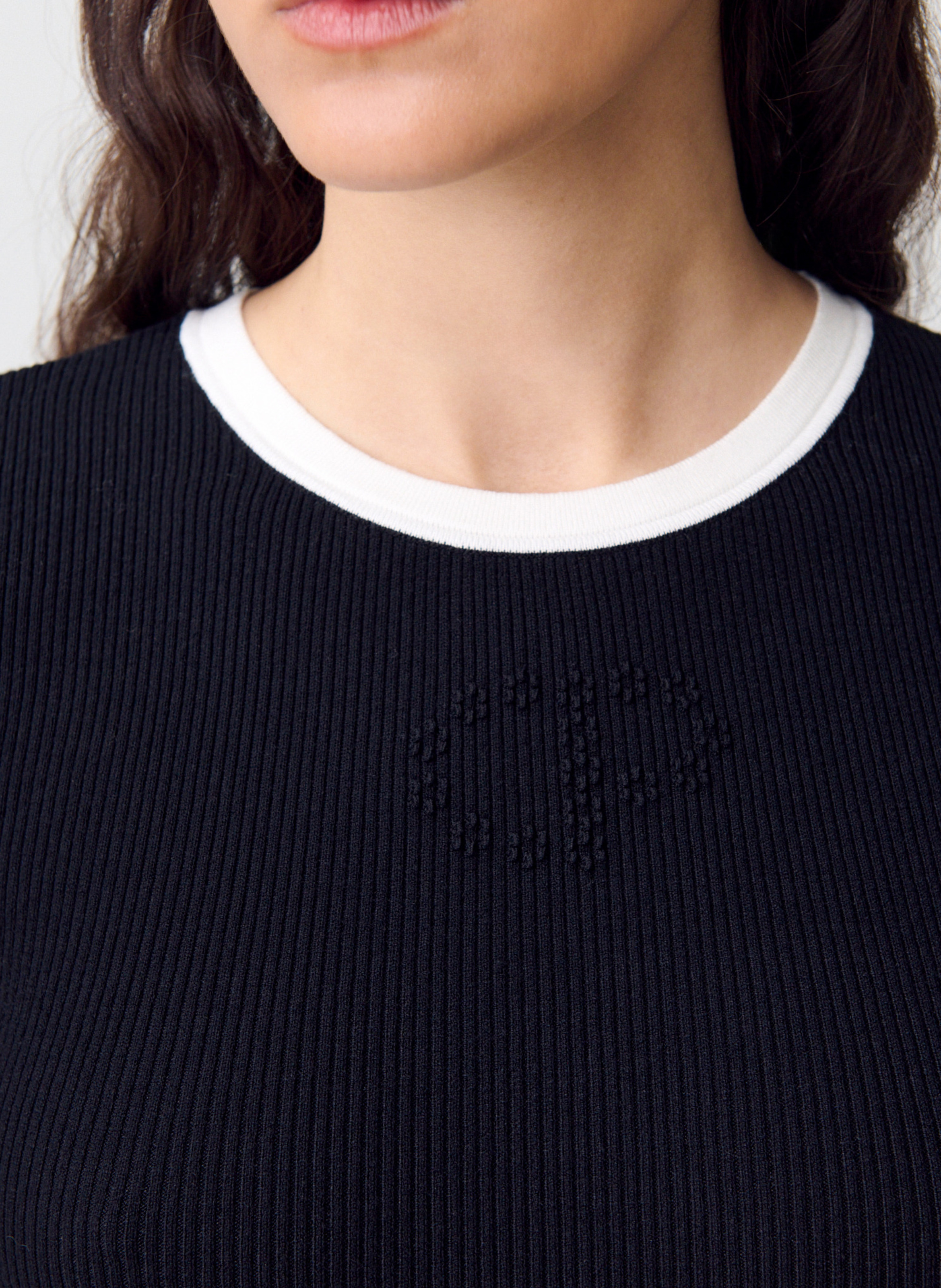 Ribbed straight t-shirt with contrasted edge. CLAUDIE PIERLOT Black