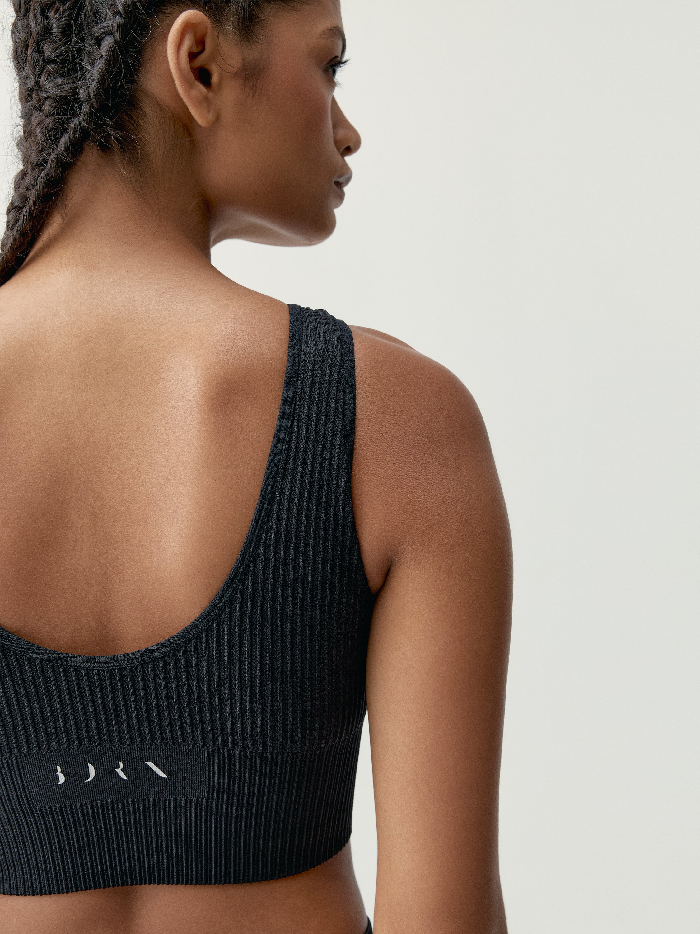 Seamless high-impact sports bra with high support BORN LIVING YOGA Black