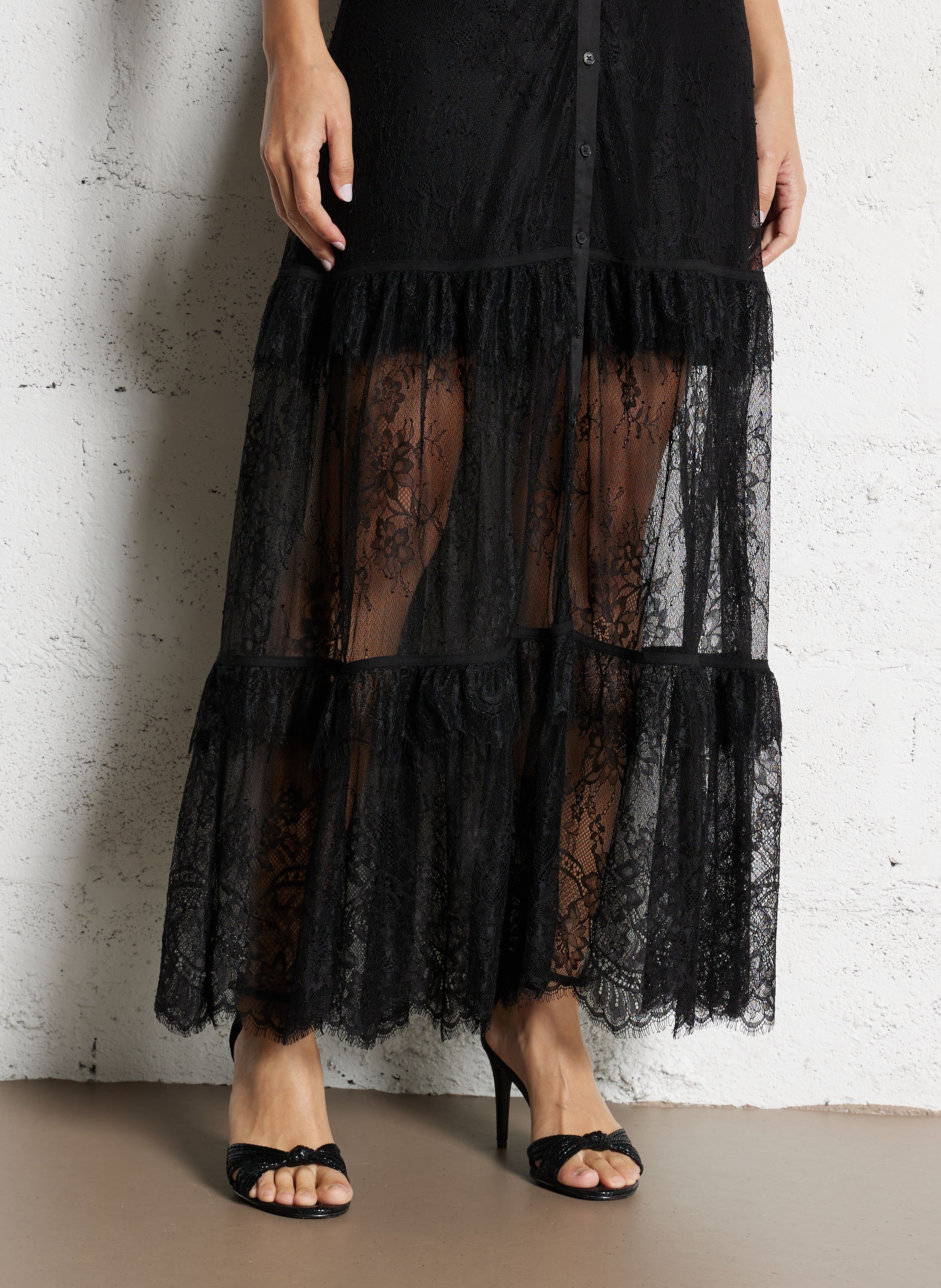 Lange jurk met V-hals en kanten ruches. IKKS Zwart