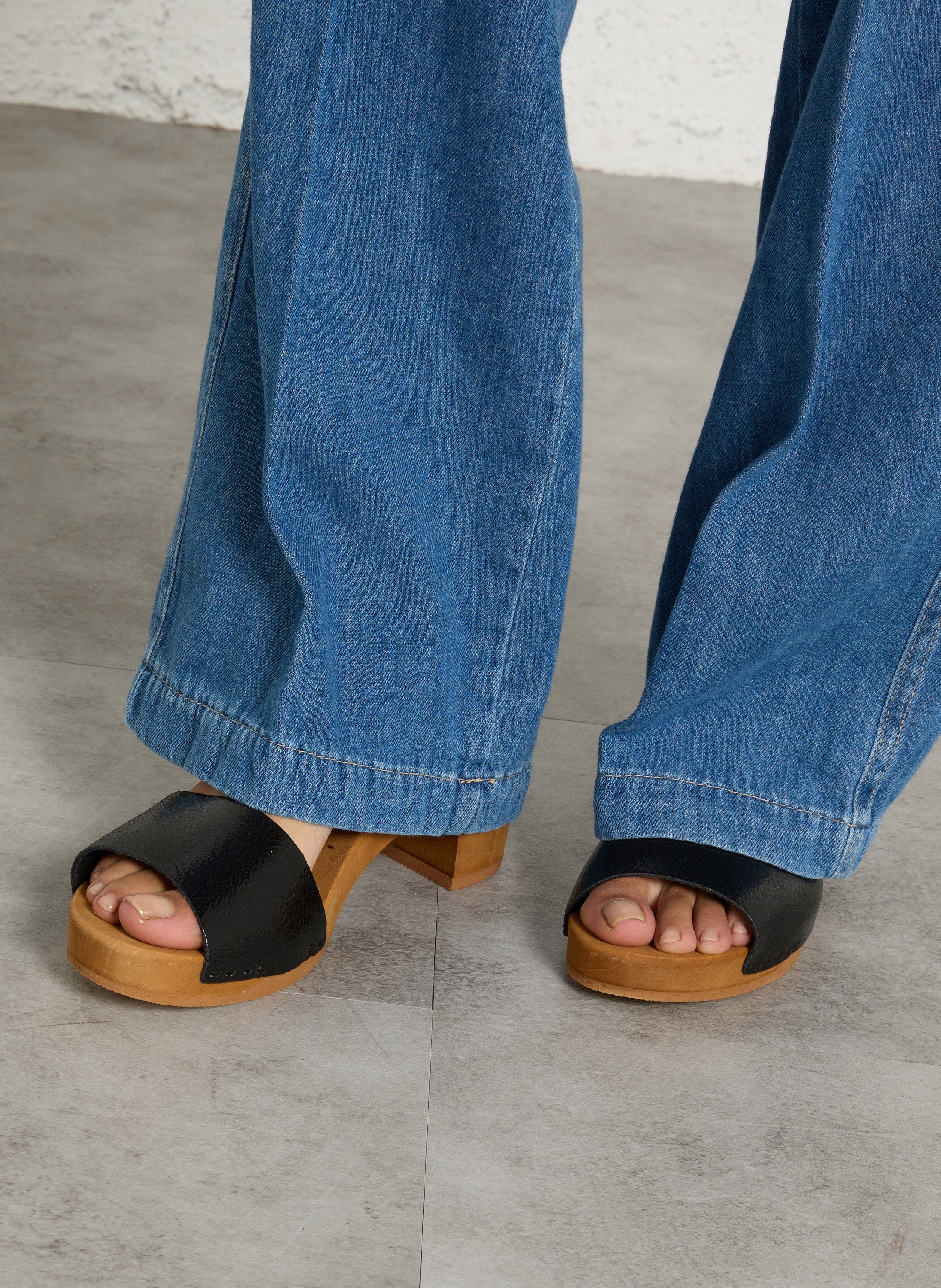 Sandalen met hakken van gepatineerd lakleer BOSABO Zwart